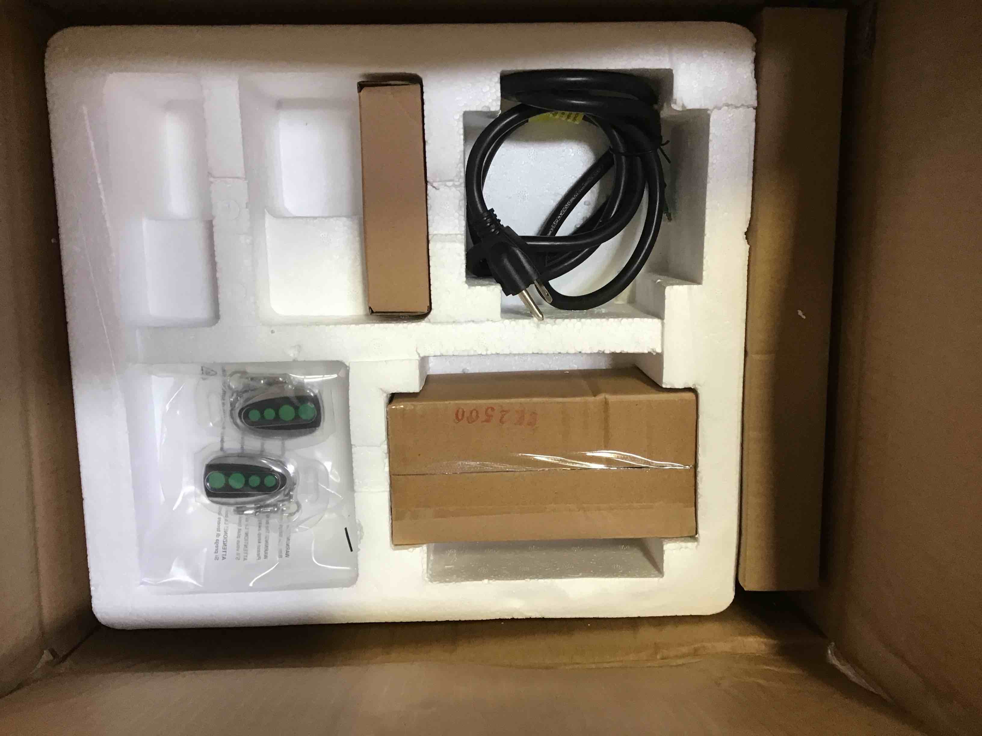 https://s3.amazonaws.com/lotting-images-prod/bidfta/RED5961305_1707761623926.jpeg