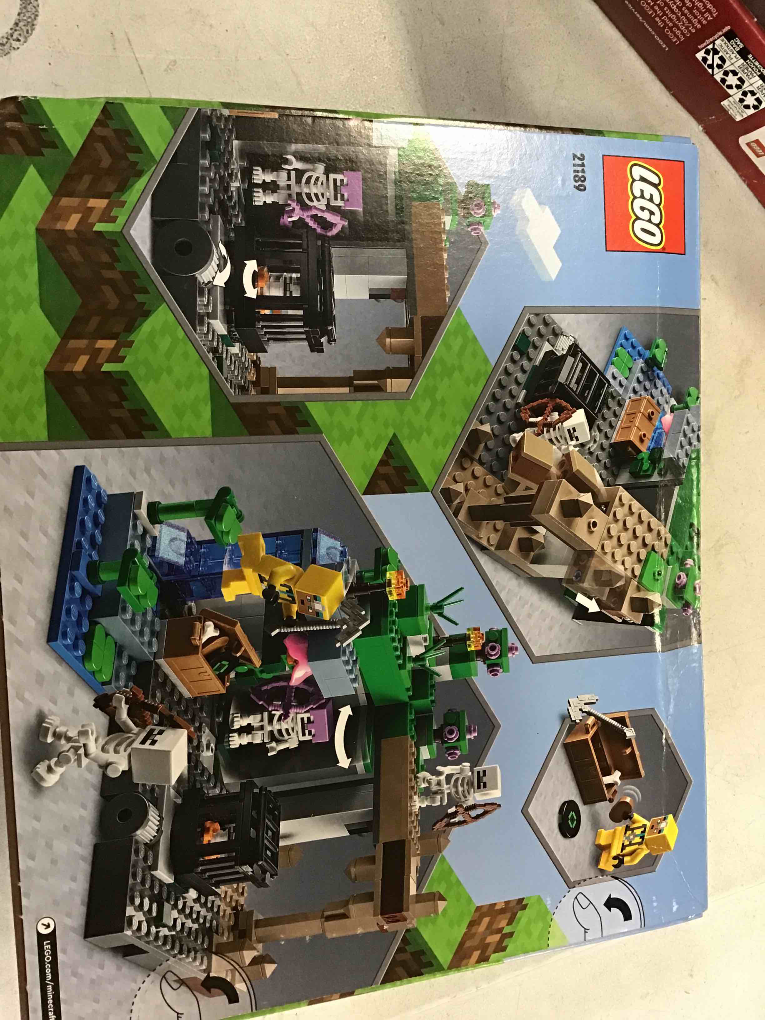 https://s3.amazonaws.com/lotting-images-prod/bidfta/RED5961327_1707766038270.jpeg