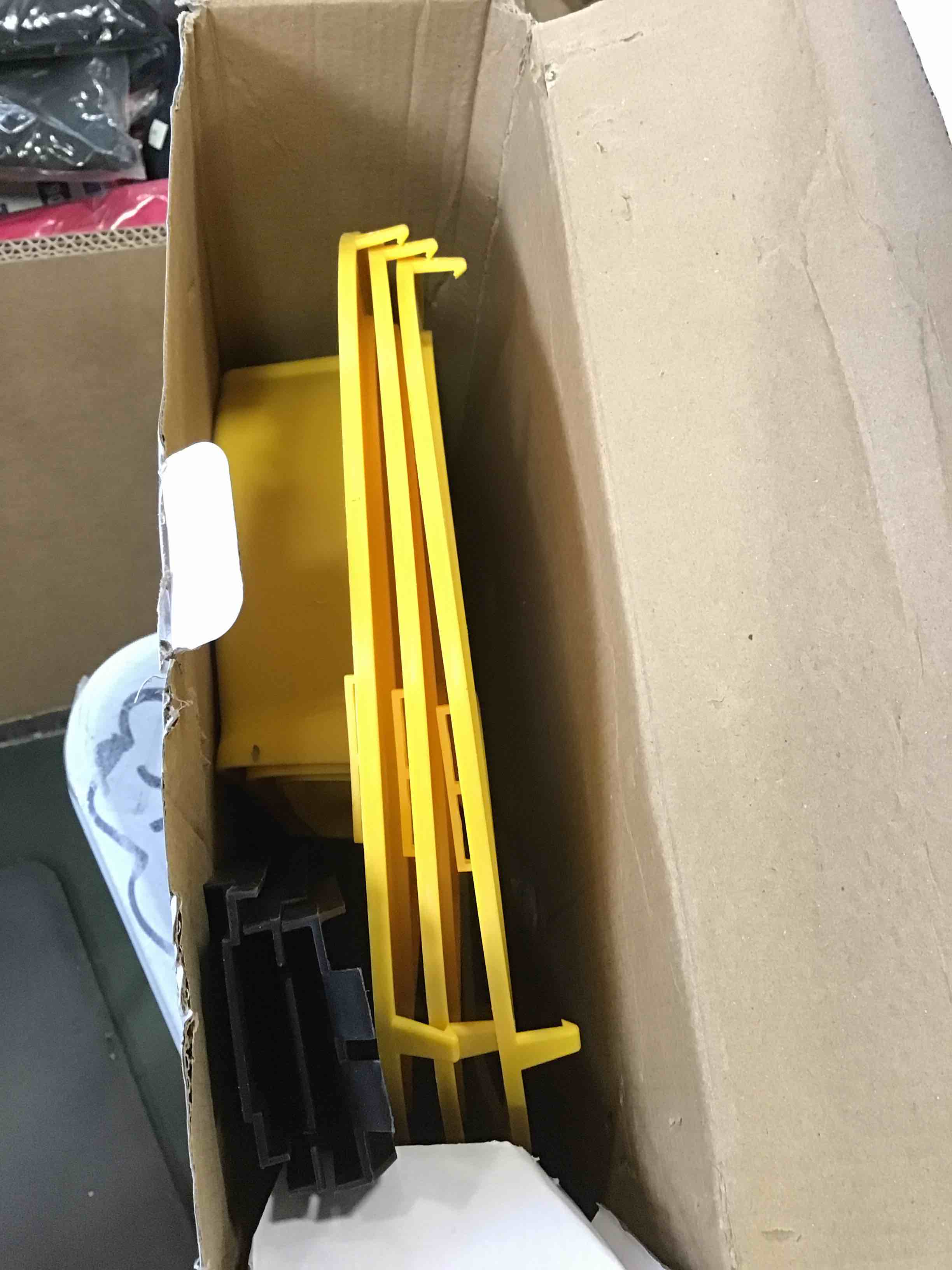https://s3.amazonaws.com/lotting-images-prod/bidfta/RED5961348_1707767344746.jpeg