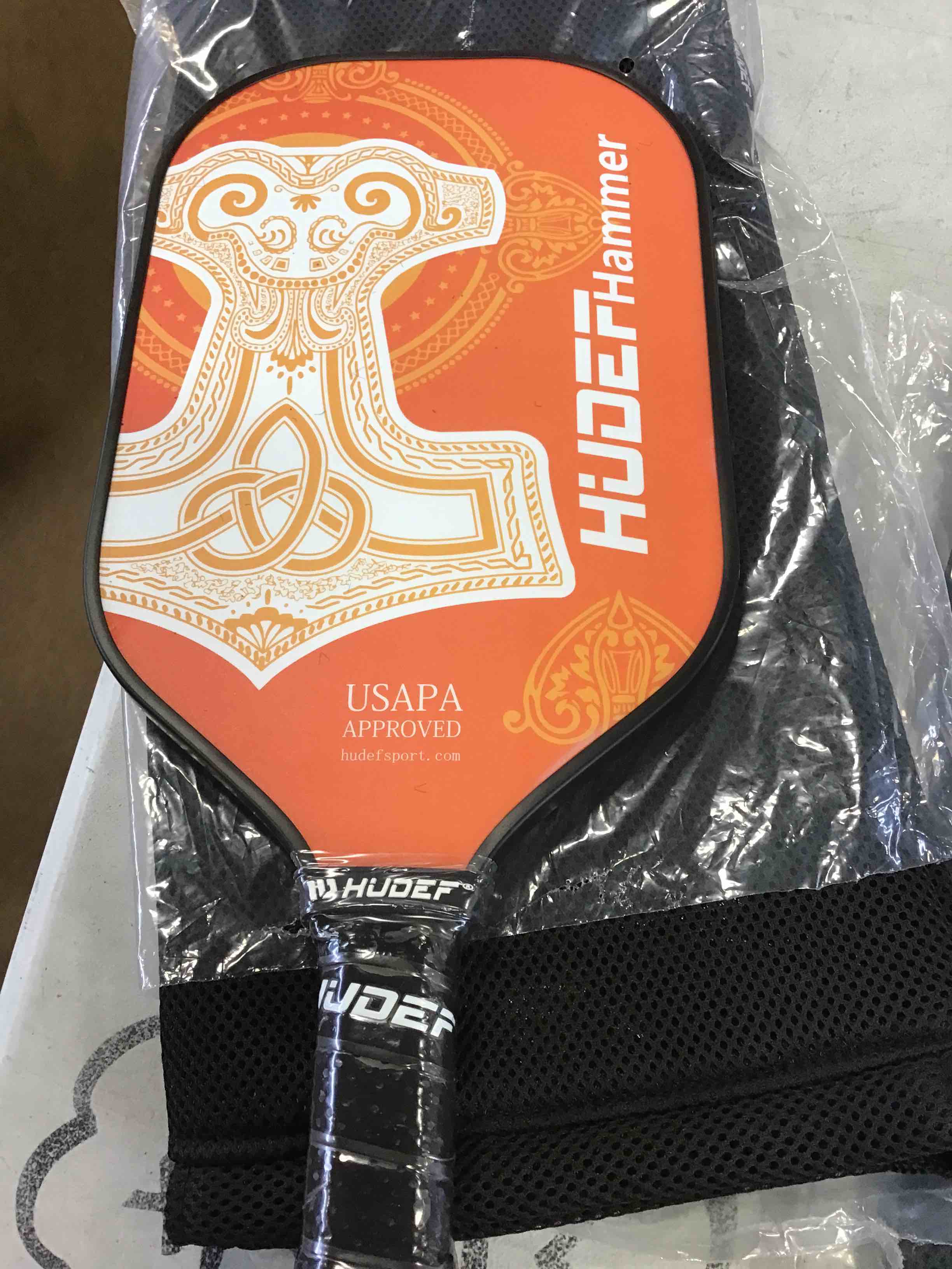 HUDEF Pickleball Paddle,Pickleball Paddles Lightweight Graphite Carbon Fiber Wide Face Pickleball Paddle Racquet Rackets,Honeycomb Core,Cushion Comfort Grip USAPA Approved