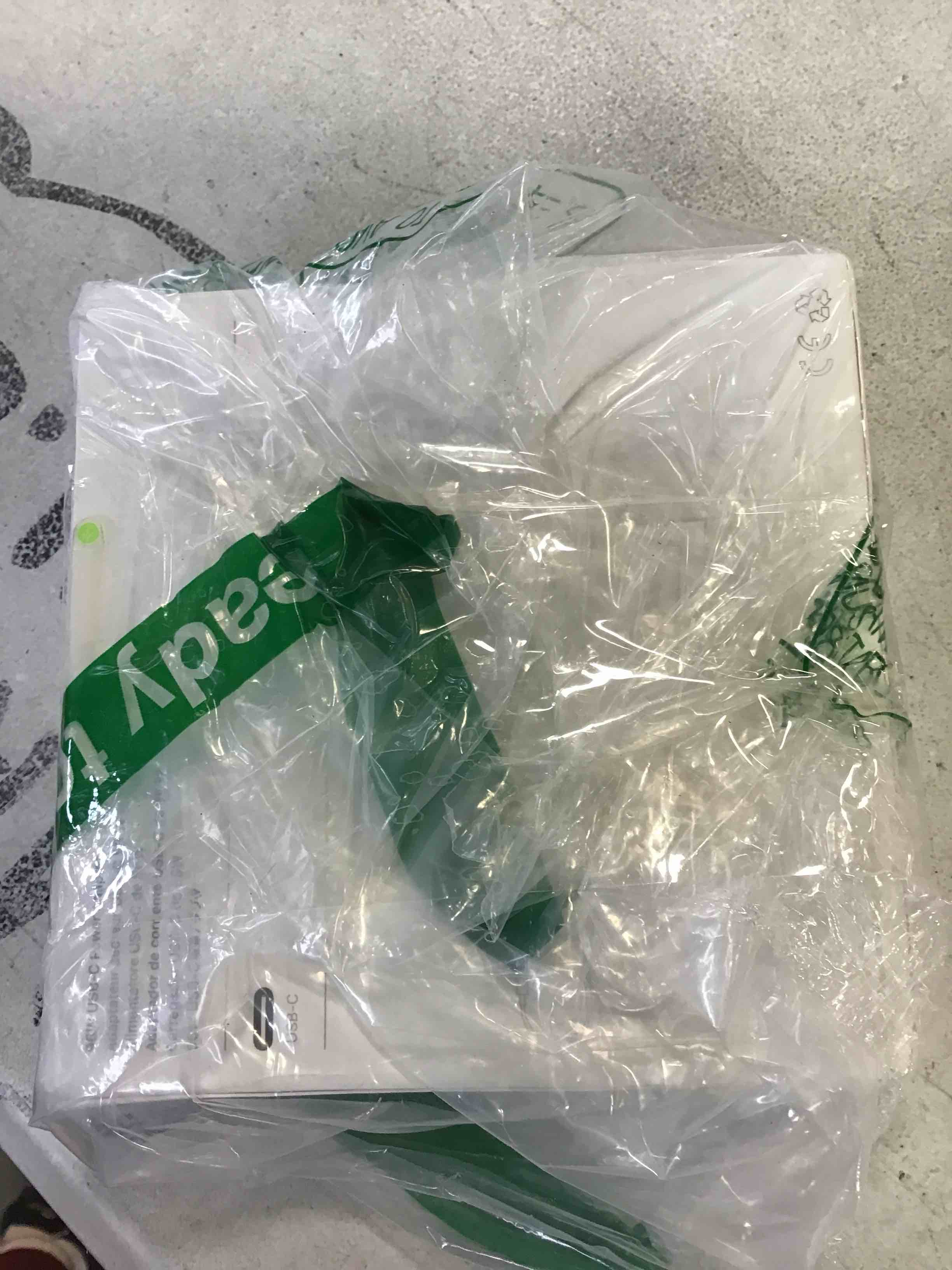 https://s3.amazonaws.com/lotting-images-prod/bidfta/RED5961387_1707770669808.jpeg