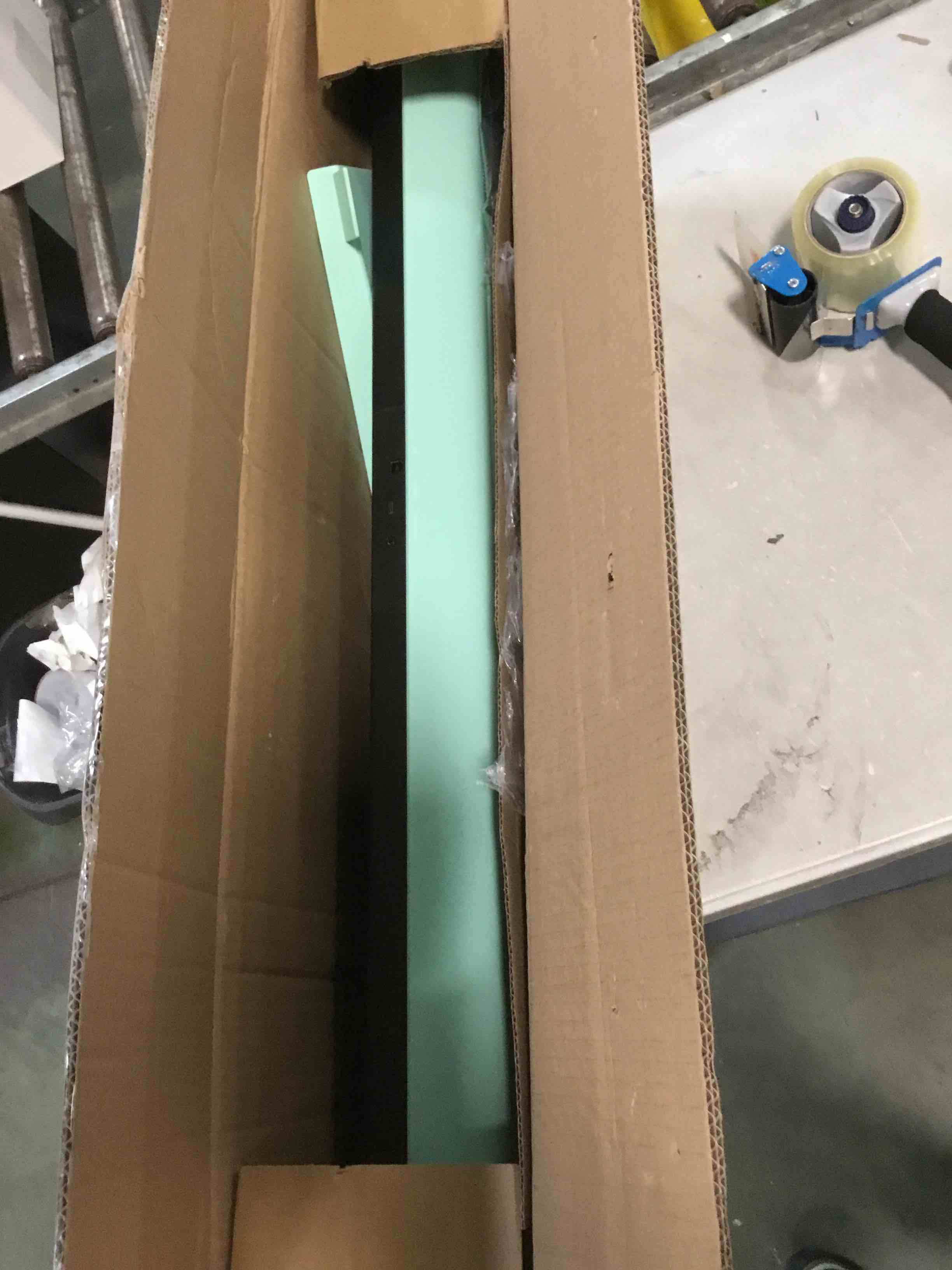 https://s3.amazonaws.com/lotting-images-prod/bidfta/RED5961594_1707147191981.jpeg