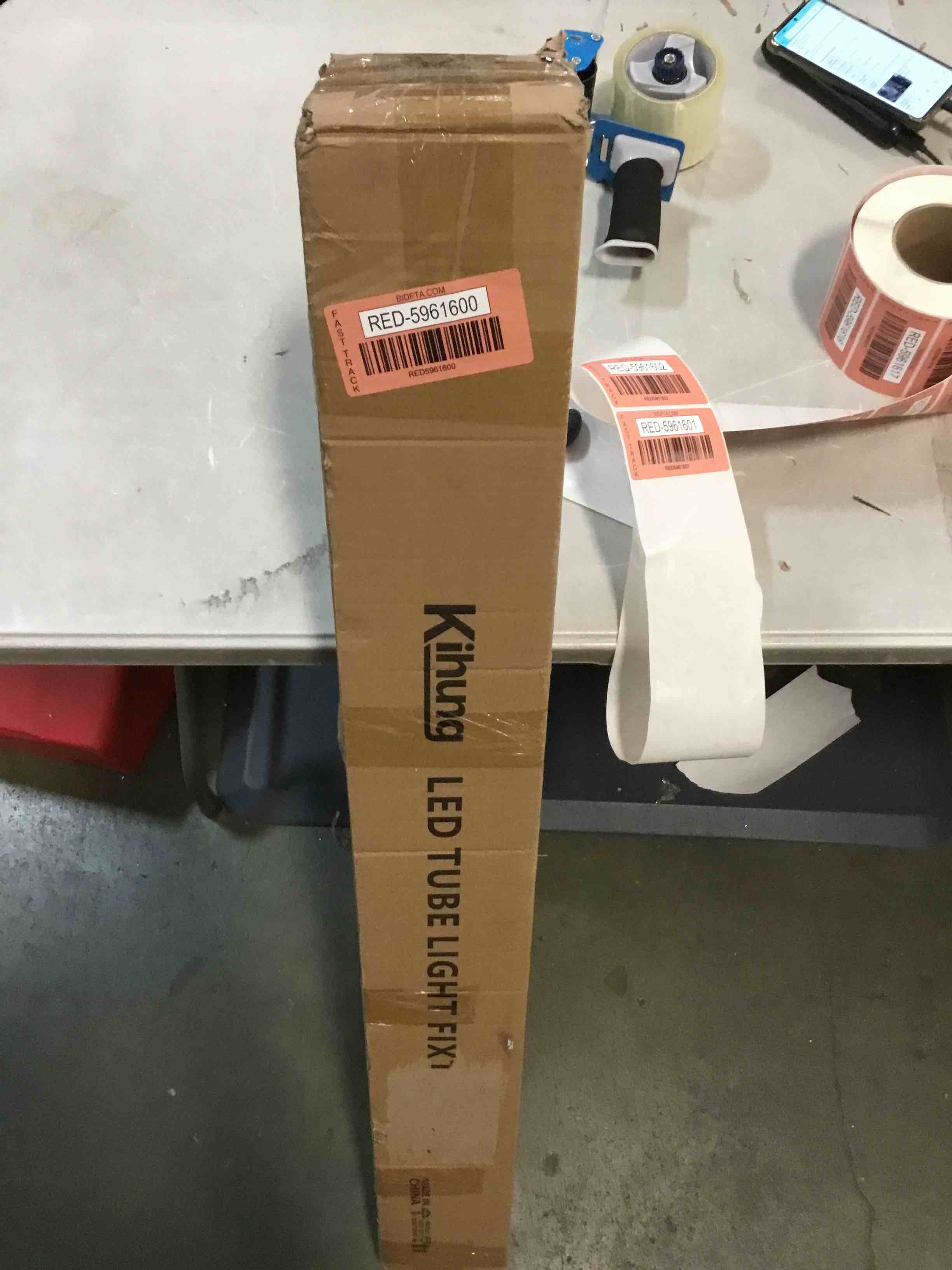 https://s3.amazonaws.com/lotting-images-prod/bidfta/RED5961600_1707148522112.jpeg