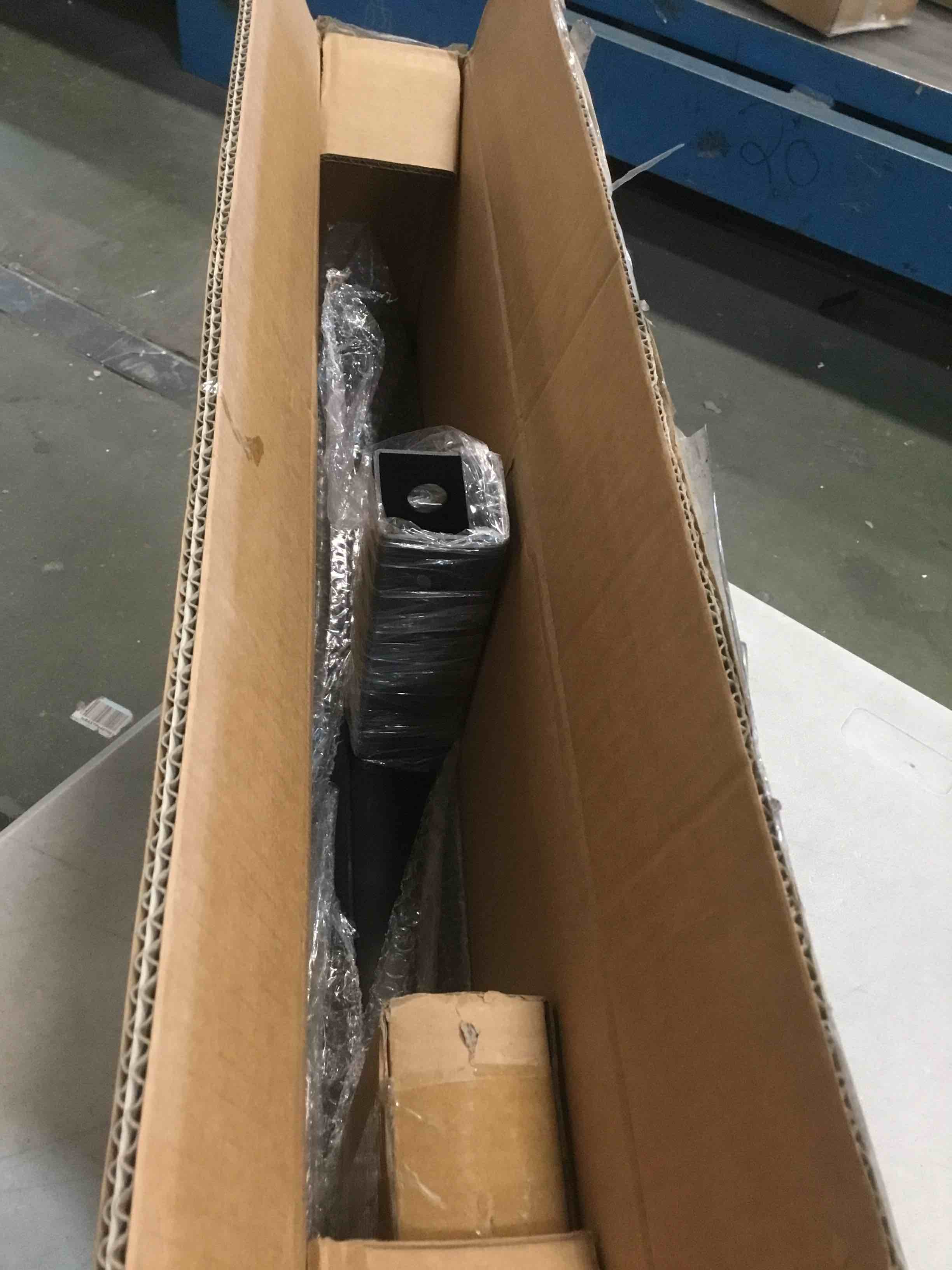 https://s3.amazonaws.com/lotting-images-prod/bidfta/RED5962060_1708376719259.jpeg