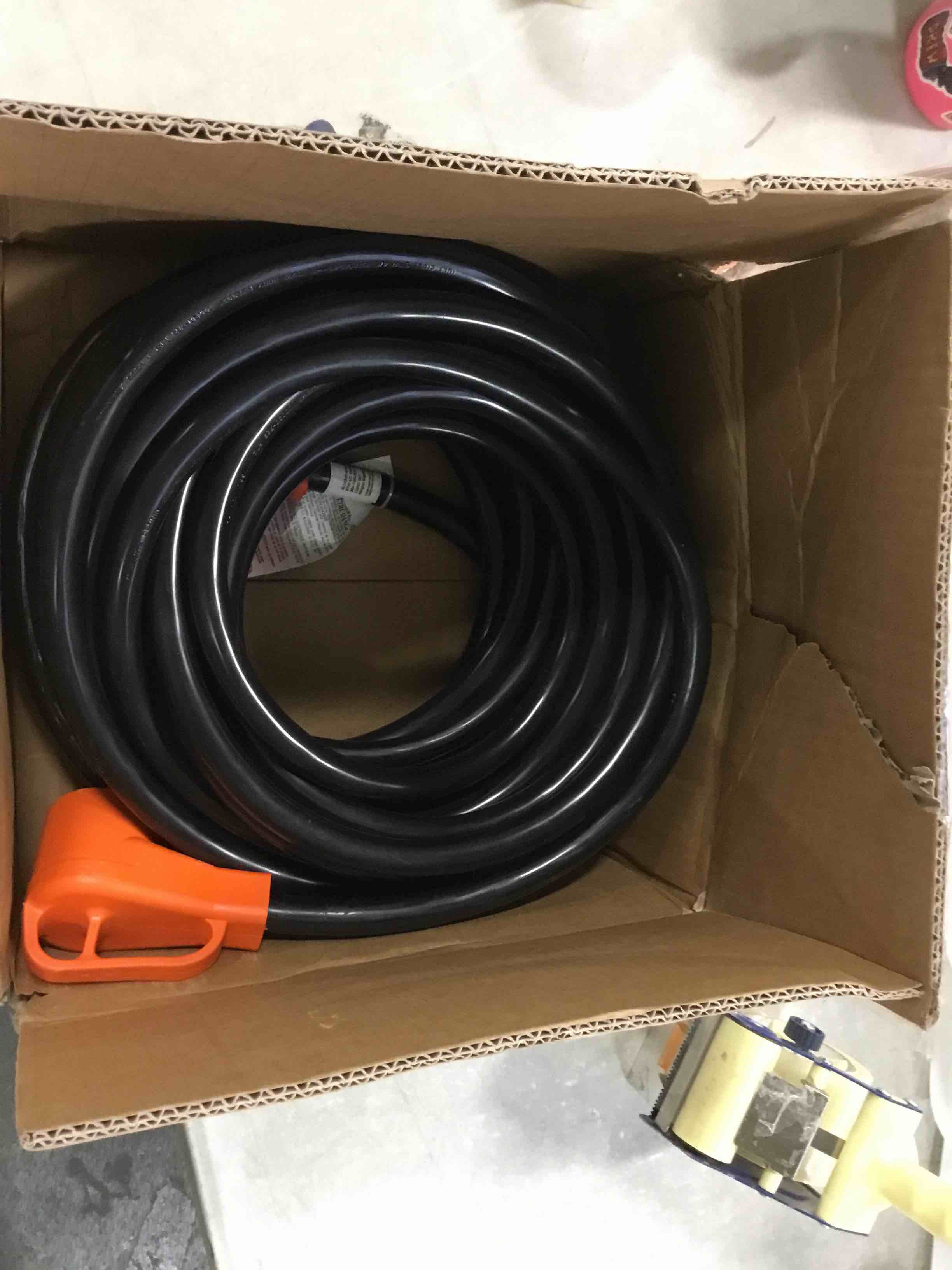 https://s3.amazonaws.com/lotting-images-prod/bidfta/RED5962344_1708784177595.jpeg