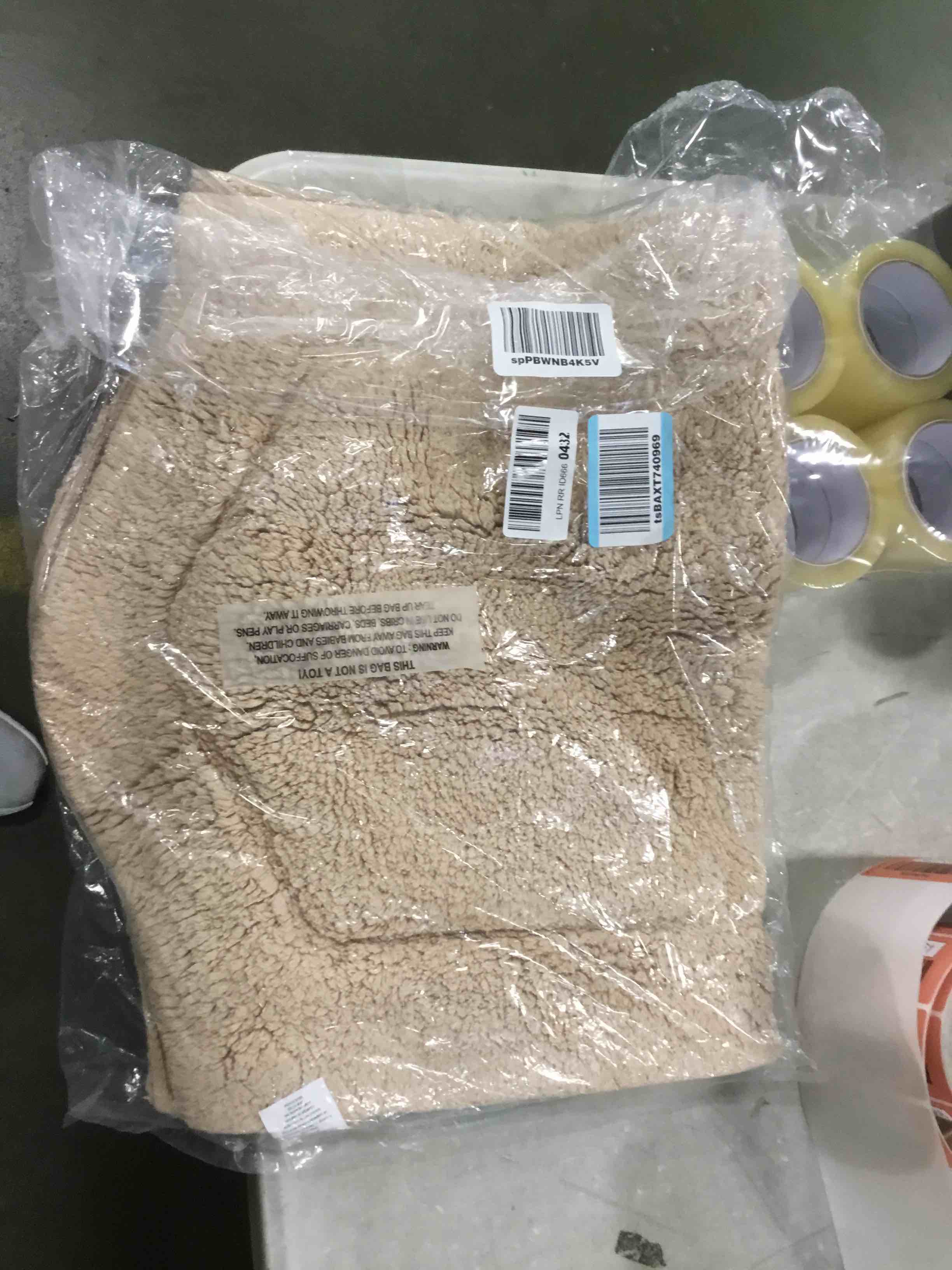 https://s3.amazonaws.com/lotting-images-prod/bidfta/RED5962352_1708784955206.jpeg