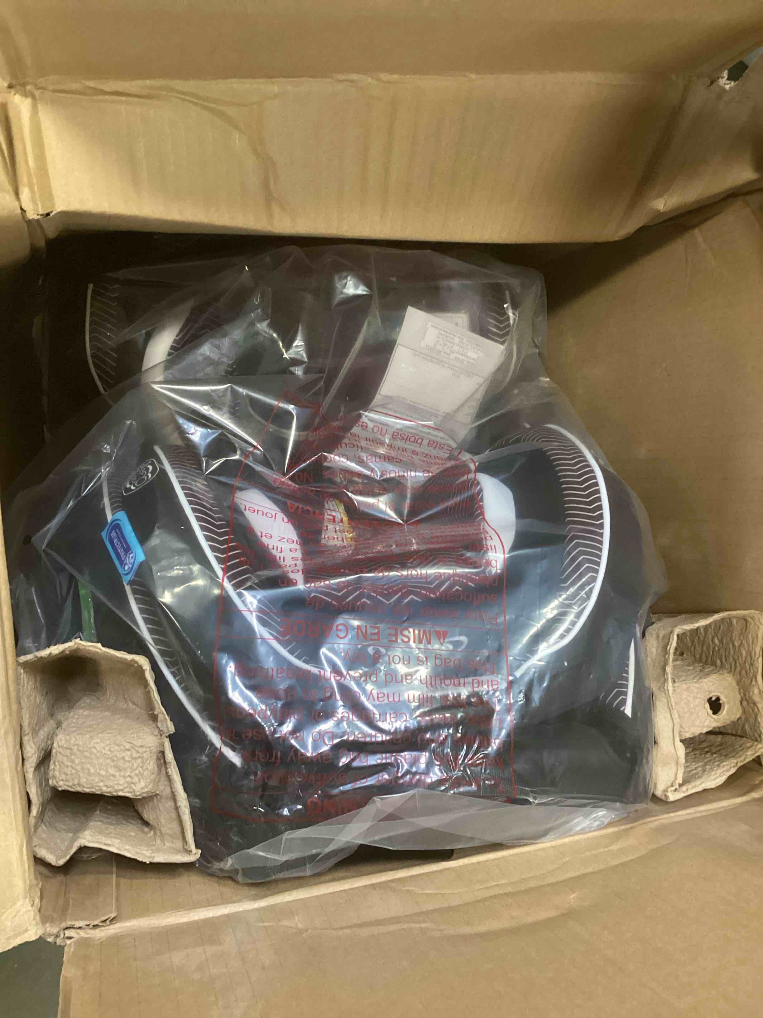 https://s3.amazonaws.com/lotting-images-prod/bidfta/RED5962575_1708958738841.jpeg