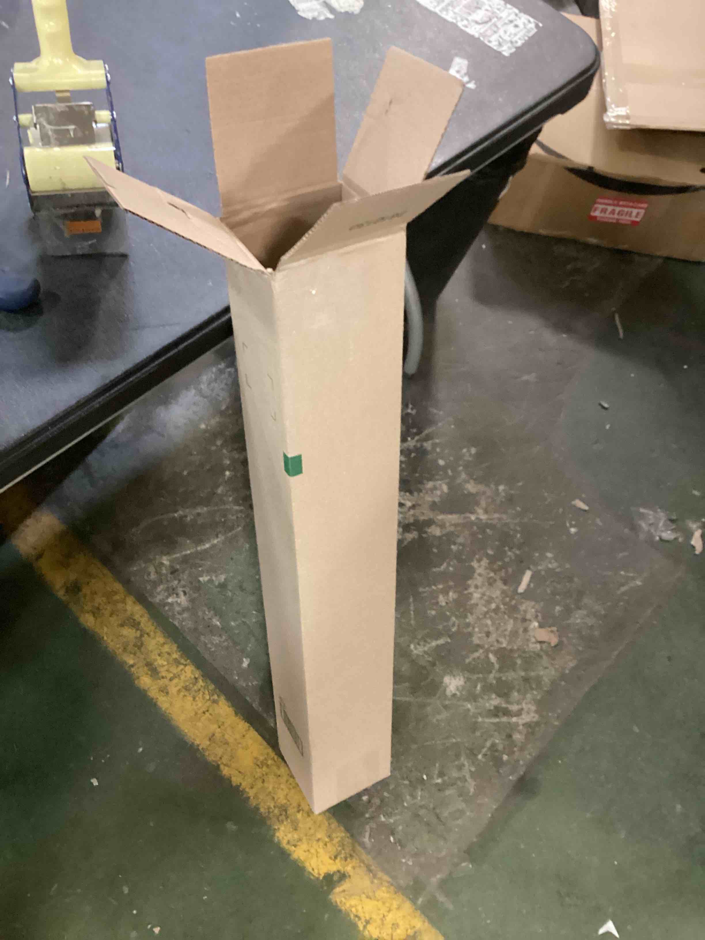 https://s3.amazonaws.com/lotting-images-prod/bidfta/RED5962797_1709042958231.jpeg