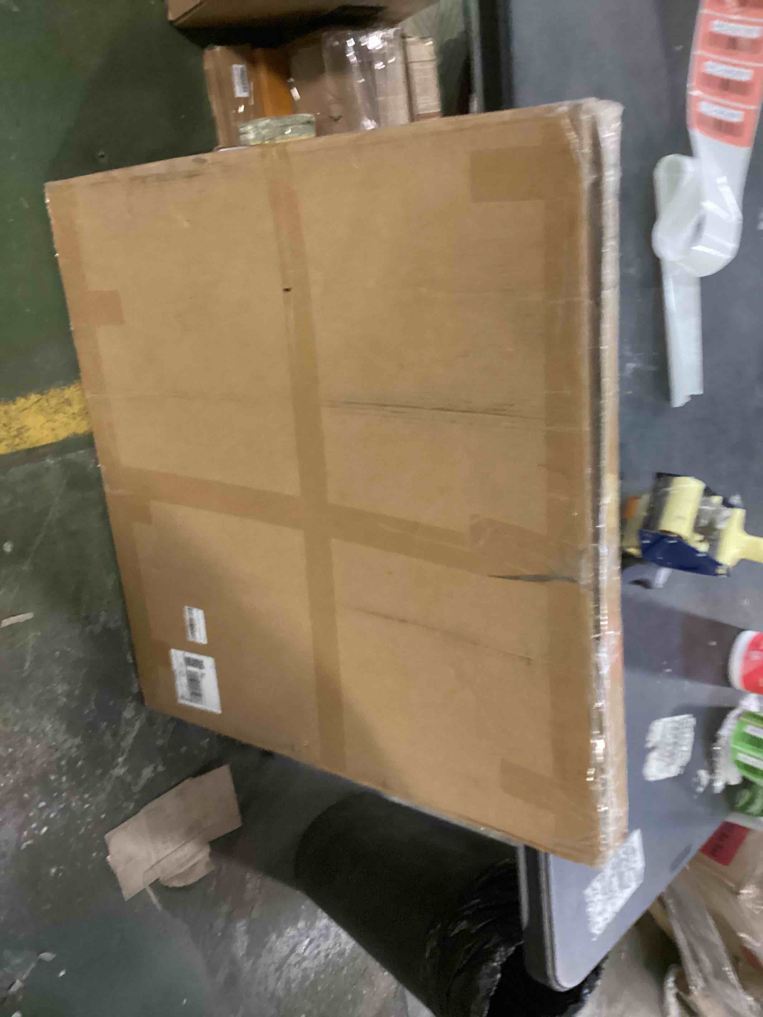 https://s3.amazonaws.com/lotting-images-prod/bidfta/RED5962899_1709058874909.jpeg