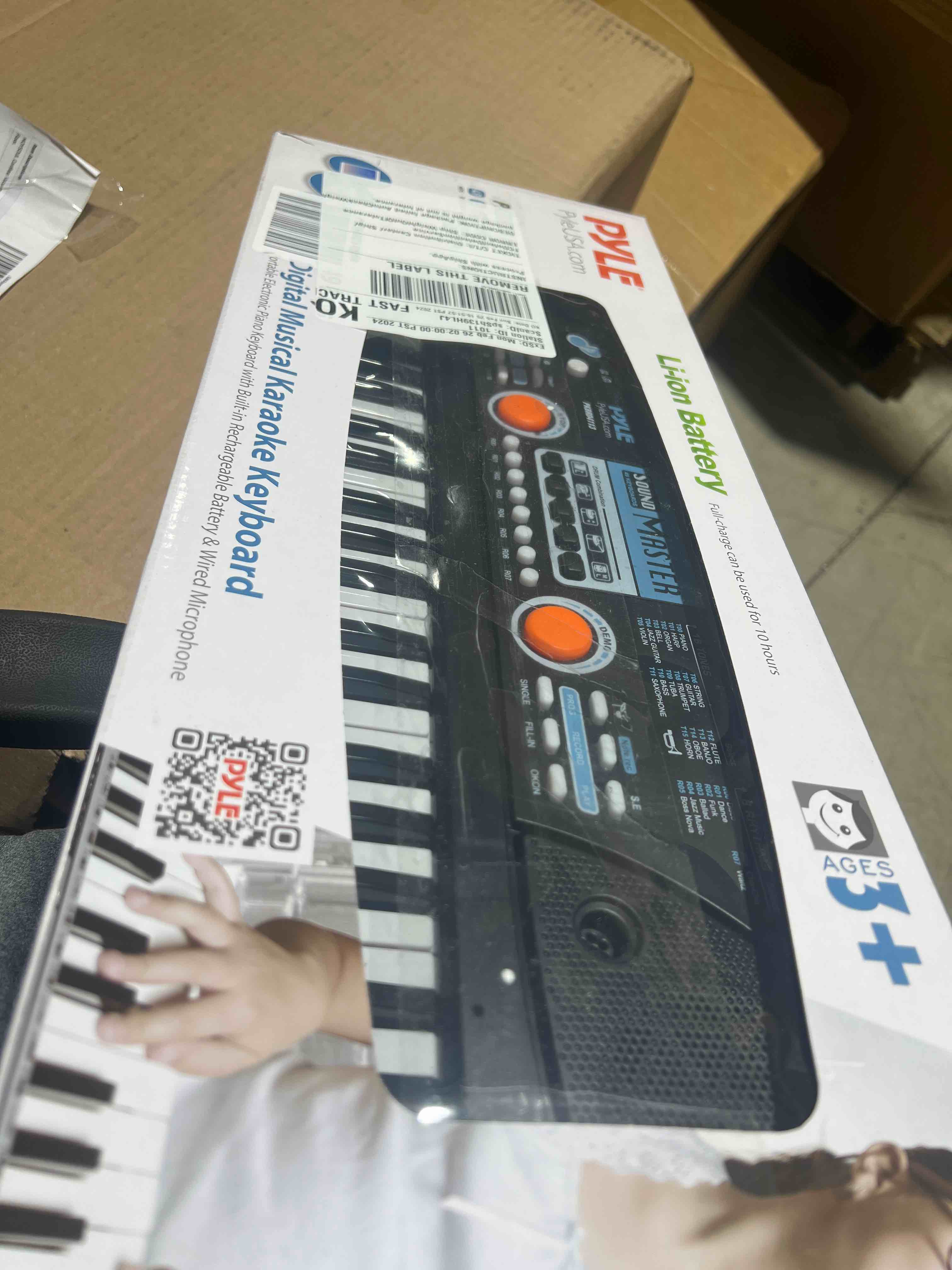 https://s3.amazonaws.com/lotting-images-prod/bidfta/RED5963127_1710785523032.jpeg