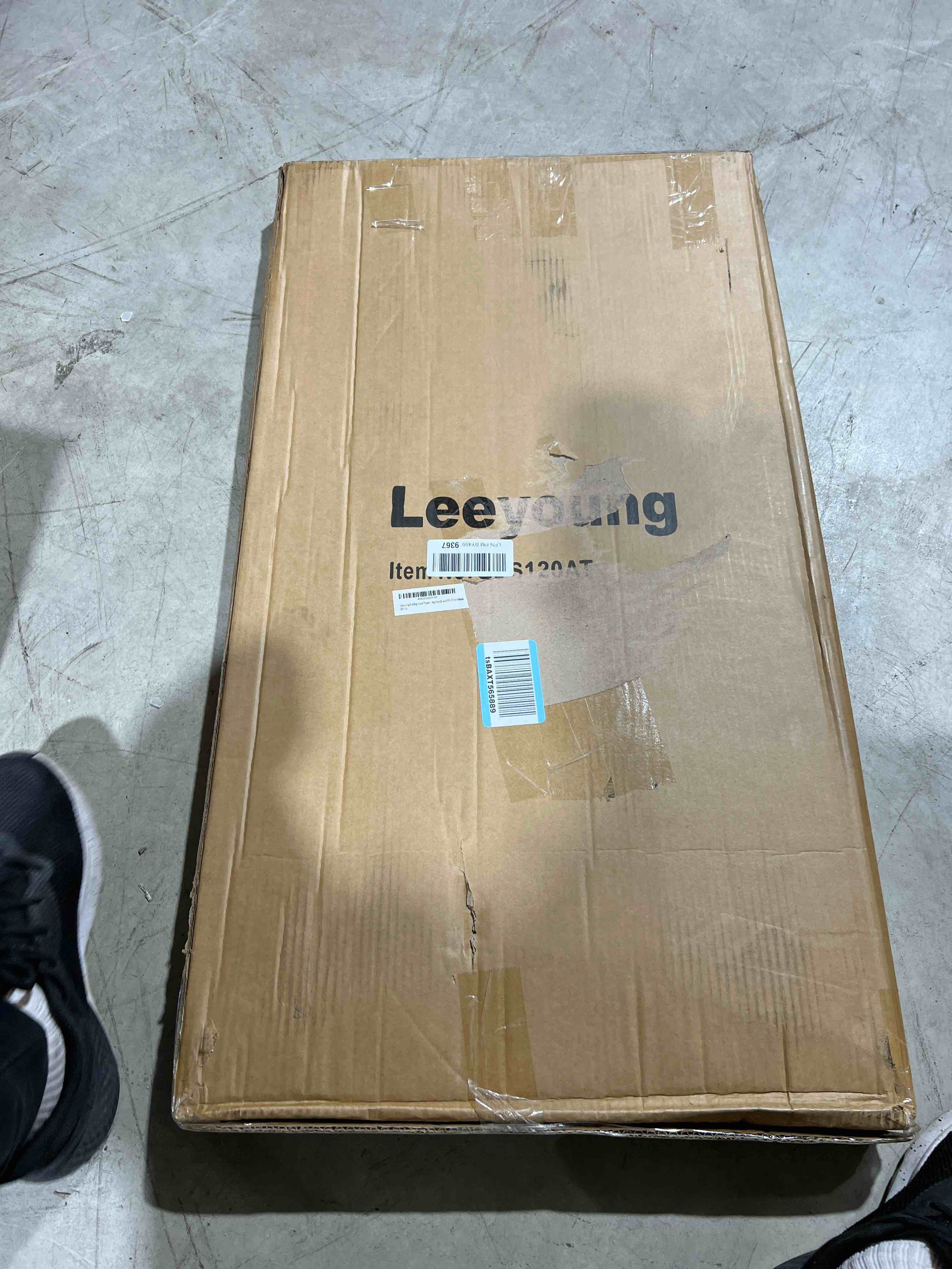 https://s3.amazonaws.com/lotting-images-prod/bidfta/RED5963194_1710879412928.jpeg