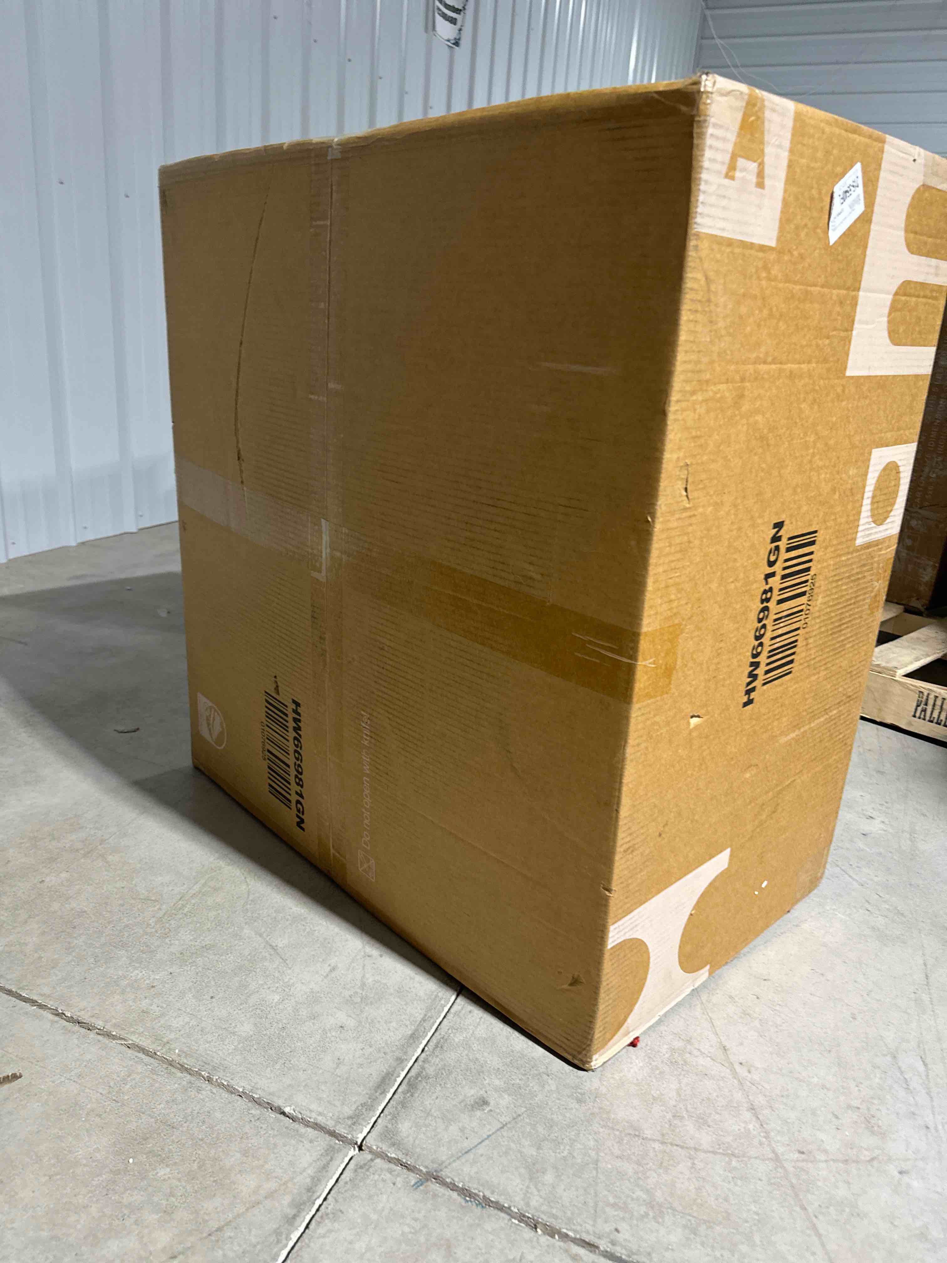 https://s3.amazonaws.com/lotting-images-prod/bidfta/RED5963613_1714452145219.jpeg