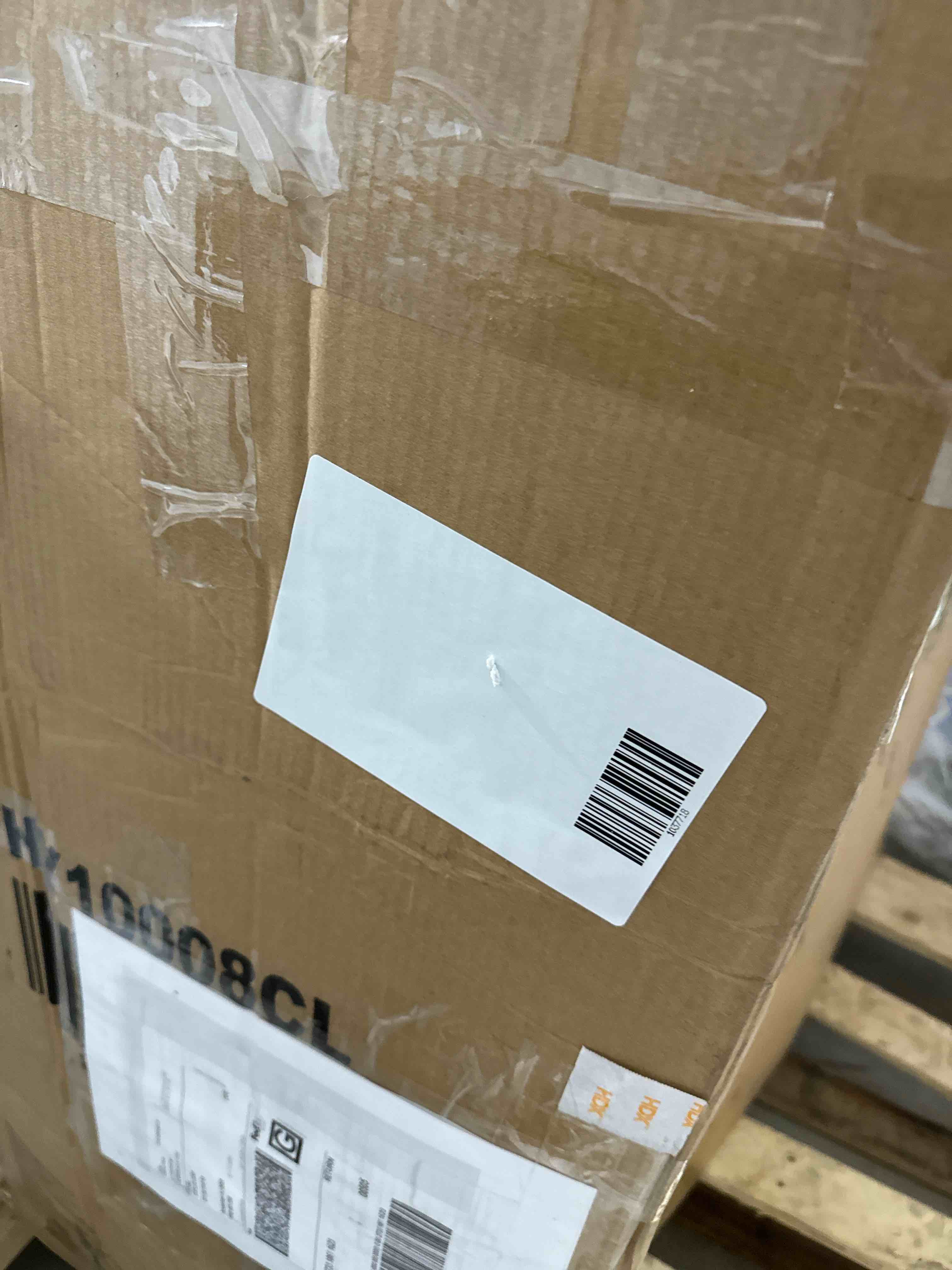 https://s3.amazonaws.com/lotting-images-prod/bidfta/RED5963615_1714452555352.jpeg