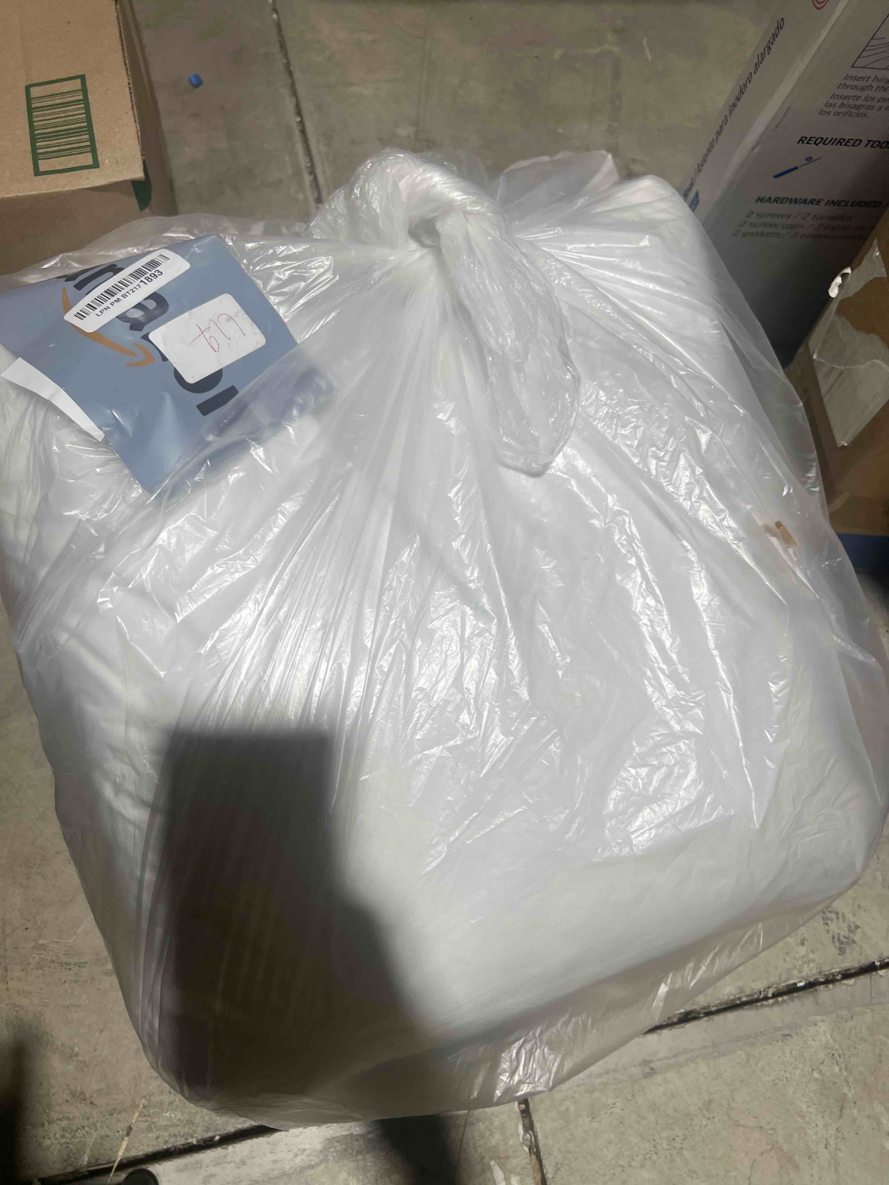 https://s3.amazonaws.com/lotting-images-prod/bidfta/RED5964207_1717026334142.jpeg