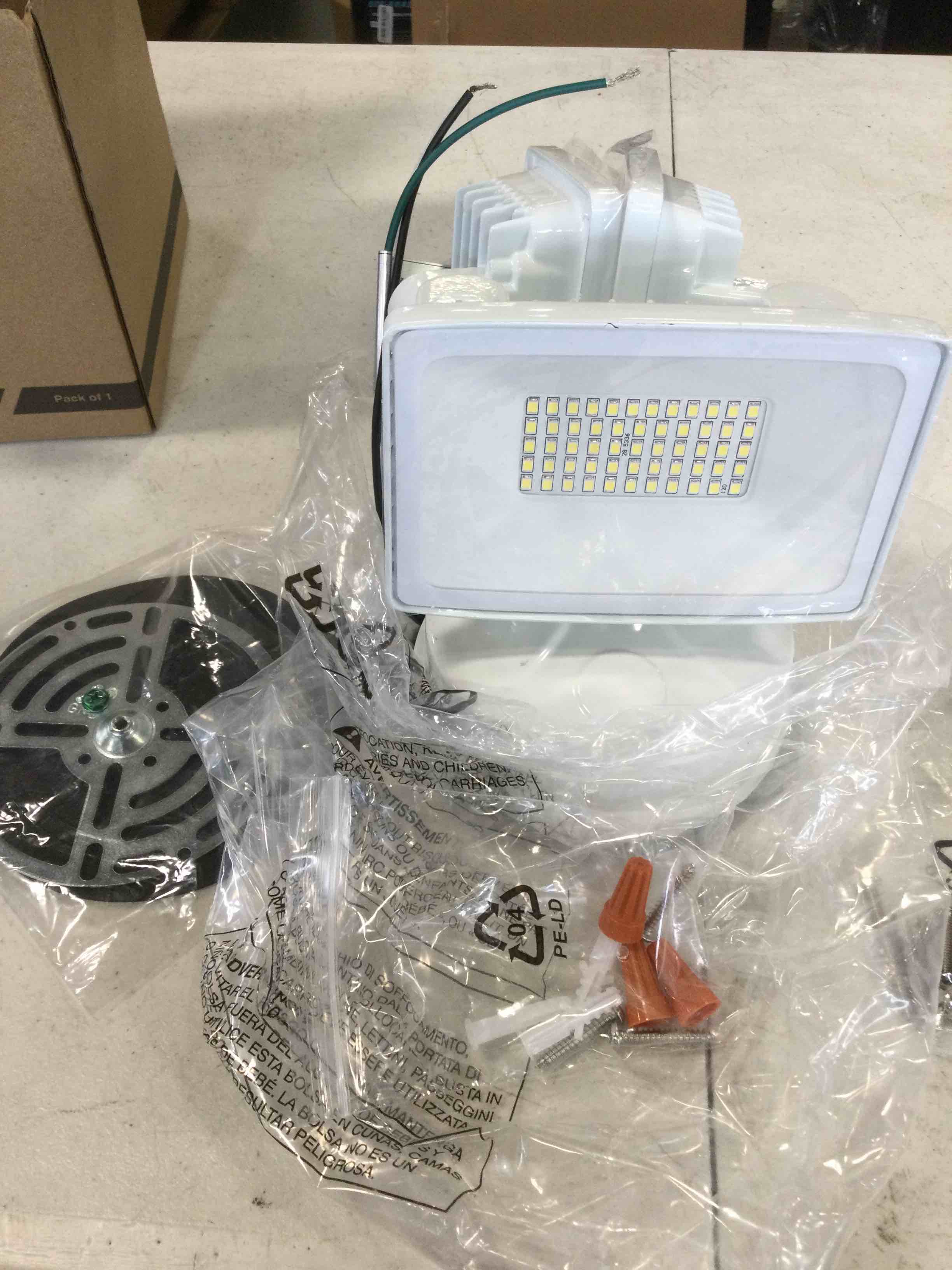 https://s3.amazonaws.com/lotting-images-prod/bidfta/RED5966576_1708029950942.jpeg
