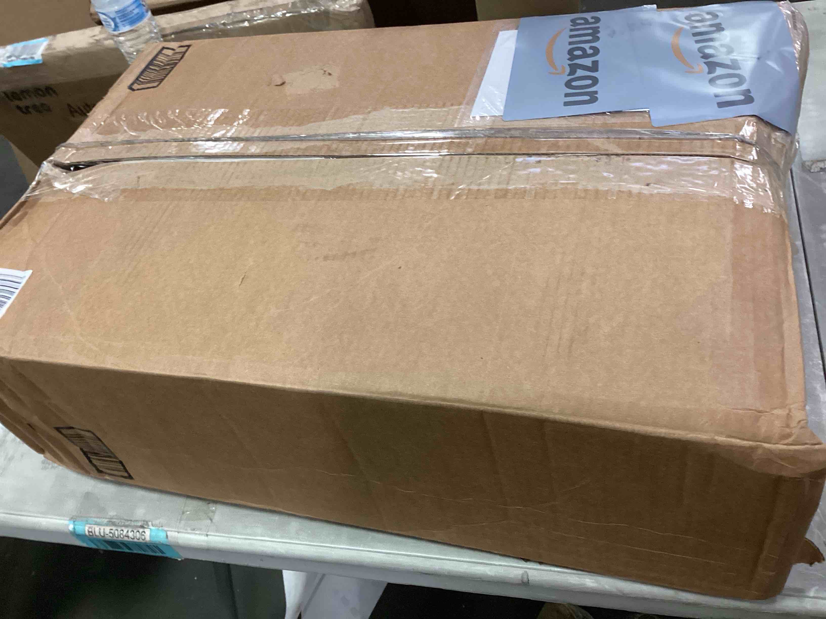 https://s3.amazonaws.com/lotting-images-prod/bidfta/RED5966693_1708785305628.jpeg