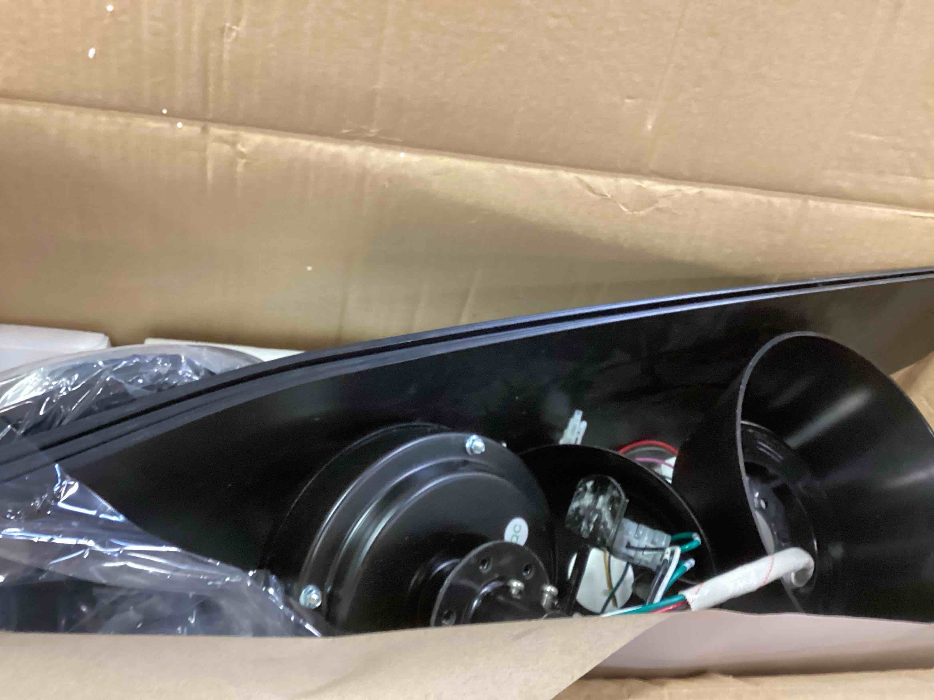https://s3.amazonaws.com/lotting-images-prod/bidfta/RED5966707_1708789601714.jpeg