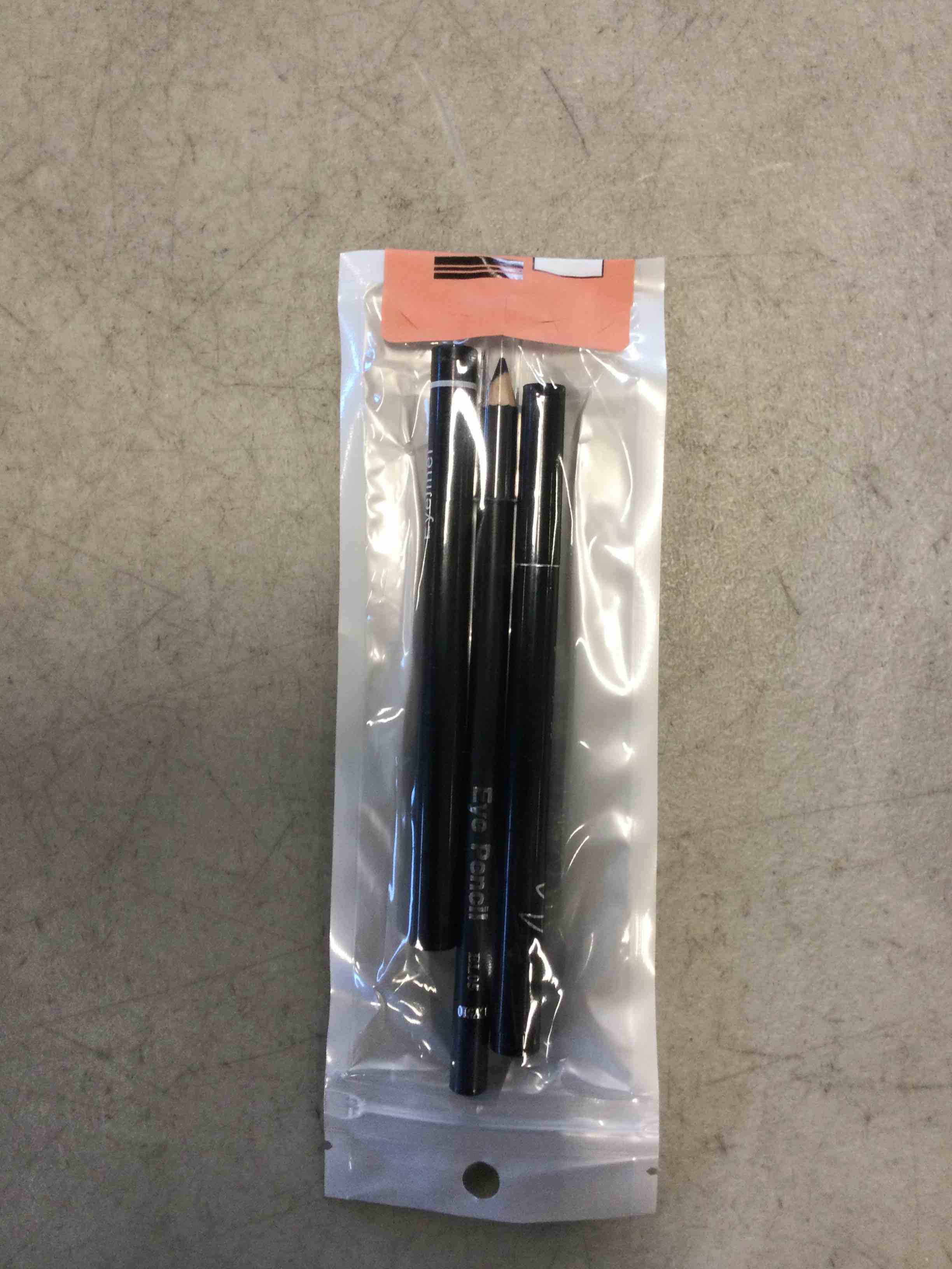 black eyeliner