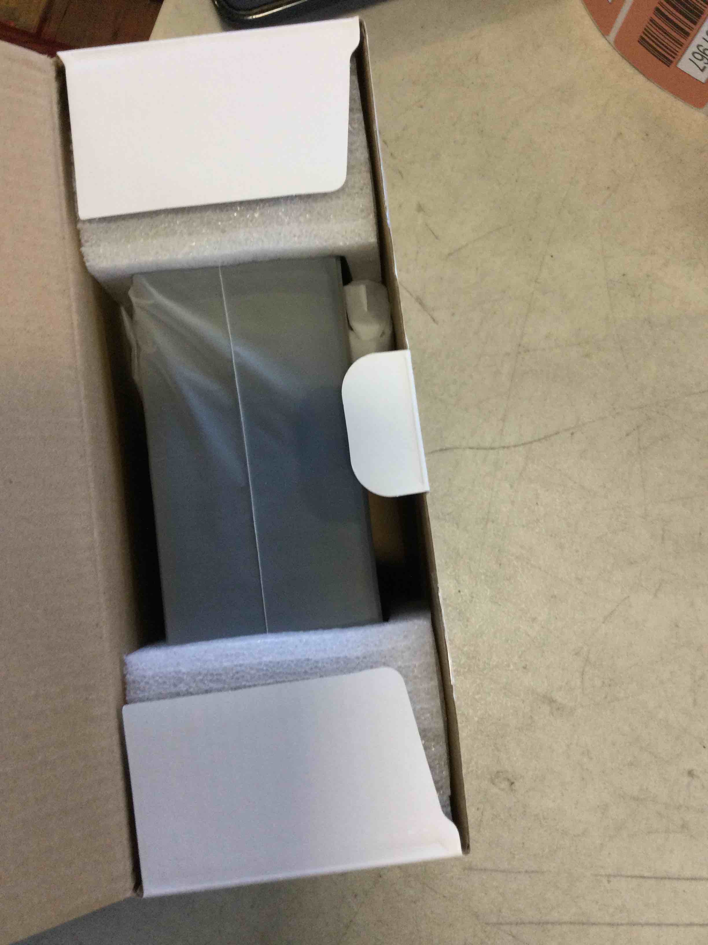 https://s3.amazonaws.com/lotting-images-prod/bidfta/RED5967930_1708361020725.jpeg