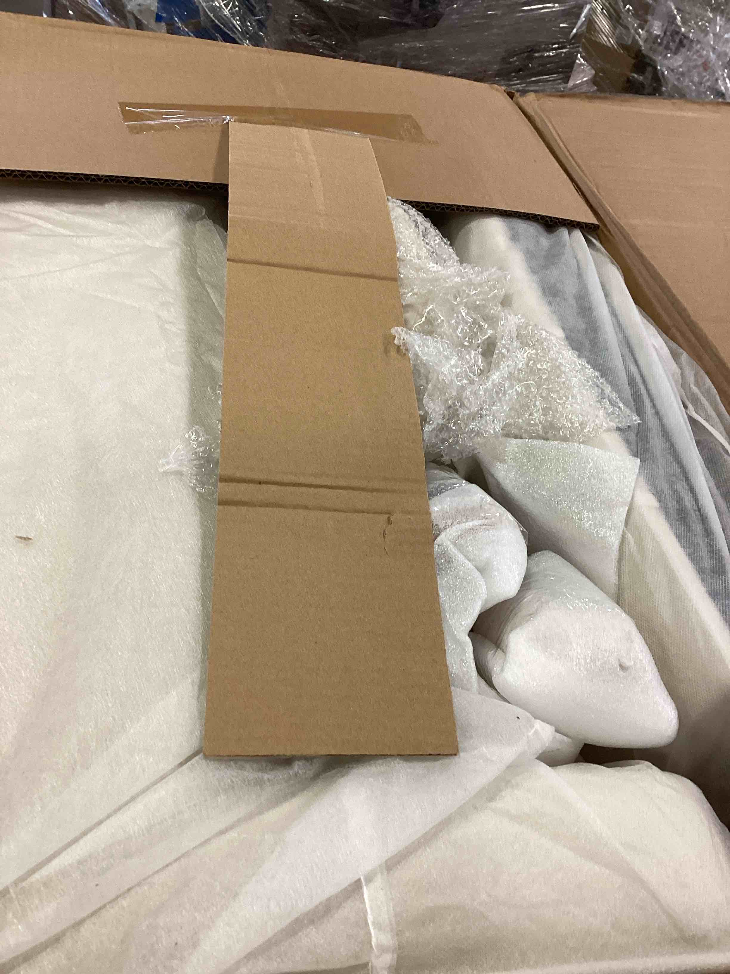 https://s3.amazonaws.com/lotting-images-prod/bidfta/RED5968698_1708697192464.jpeg