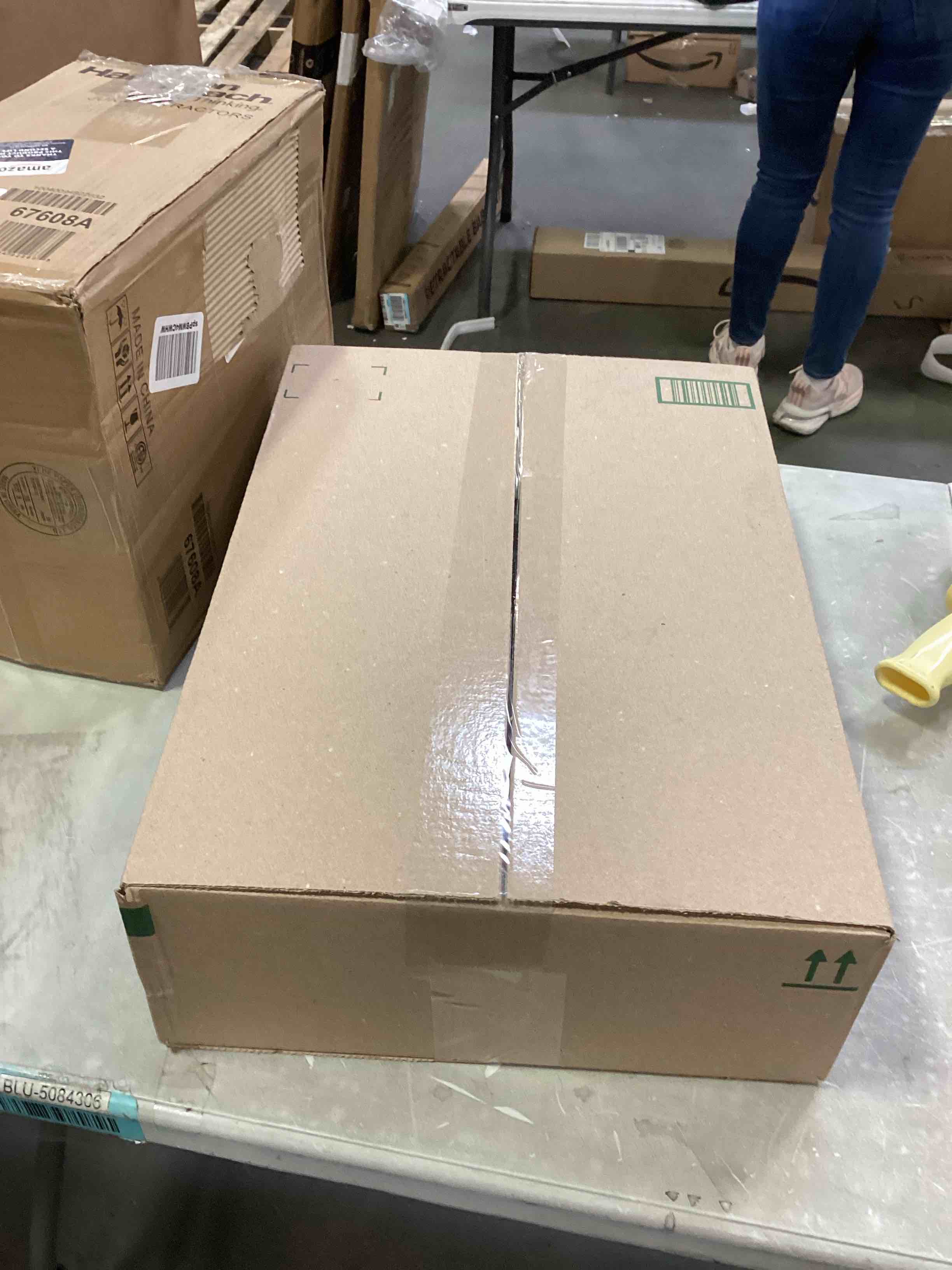https://s3.amazonaws.com/lotting-images-prod/bidfta/RED5968727_1708709901359.jpeg