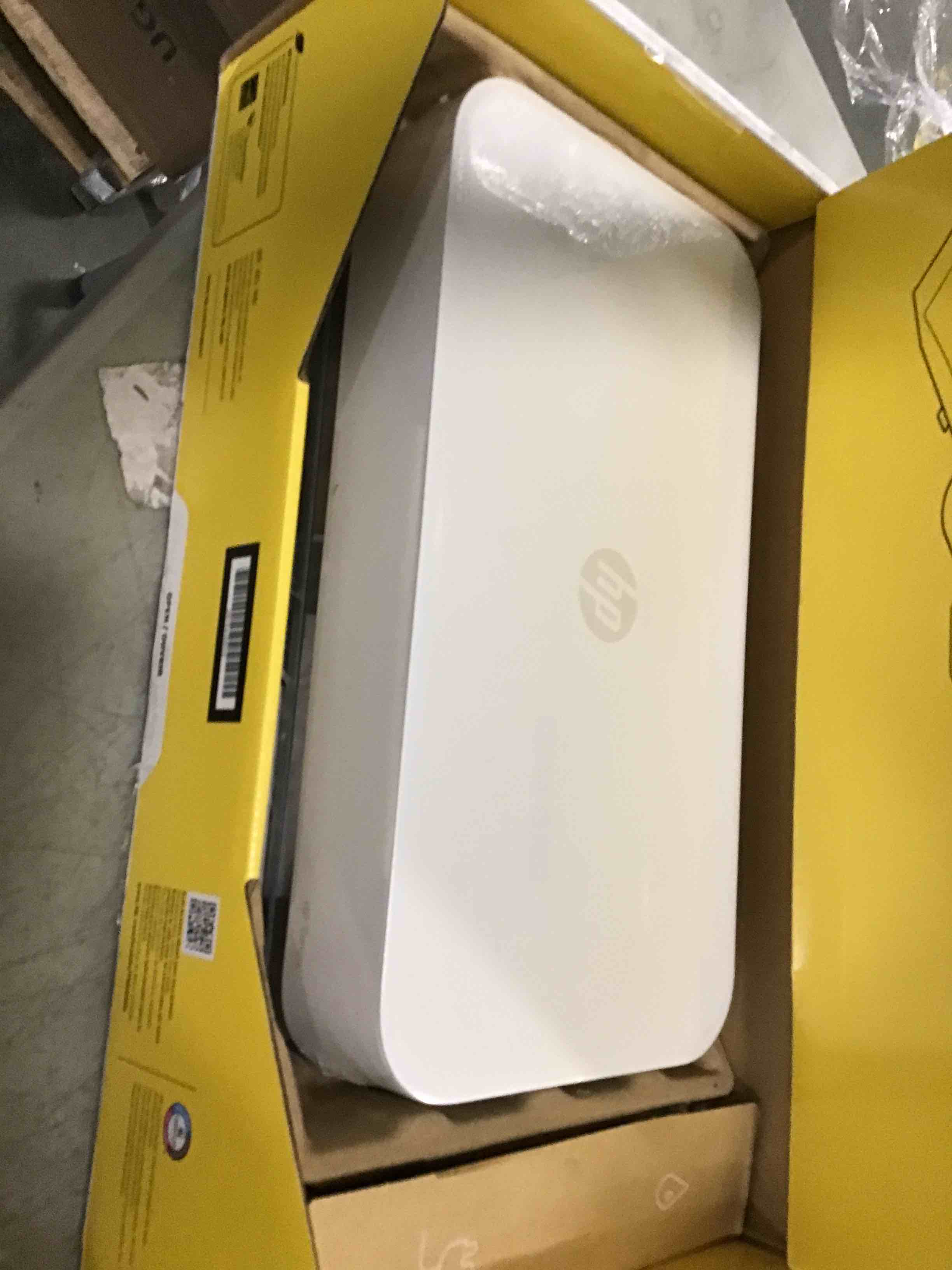 https://s3.amazonaws.com/lotting-images-prod/bidfta/RED5968813_1709154340589.jpeg