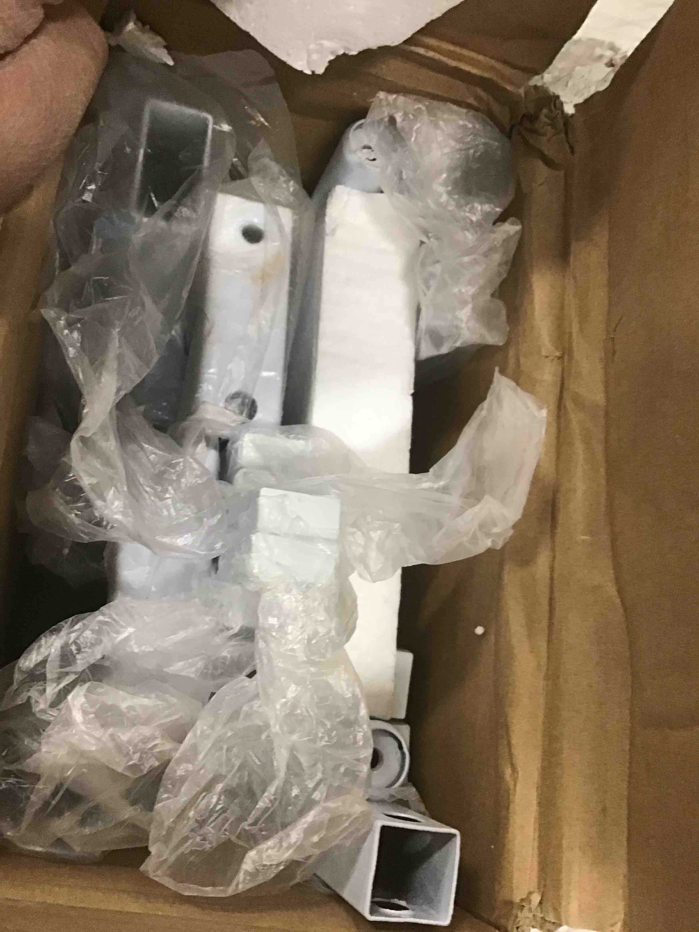 https://s3.amazonaws.com/lotting-images-prod/bidfta/RED5969448_1707856971680.jpeg