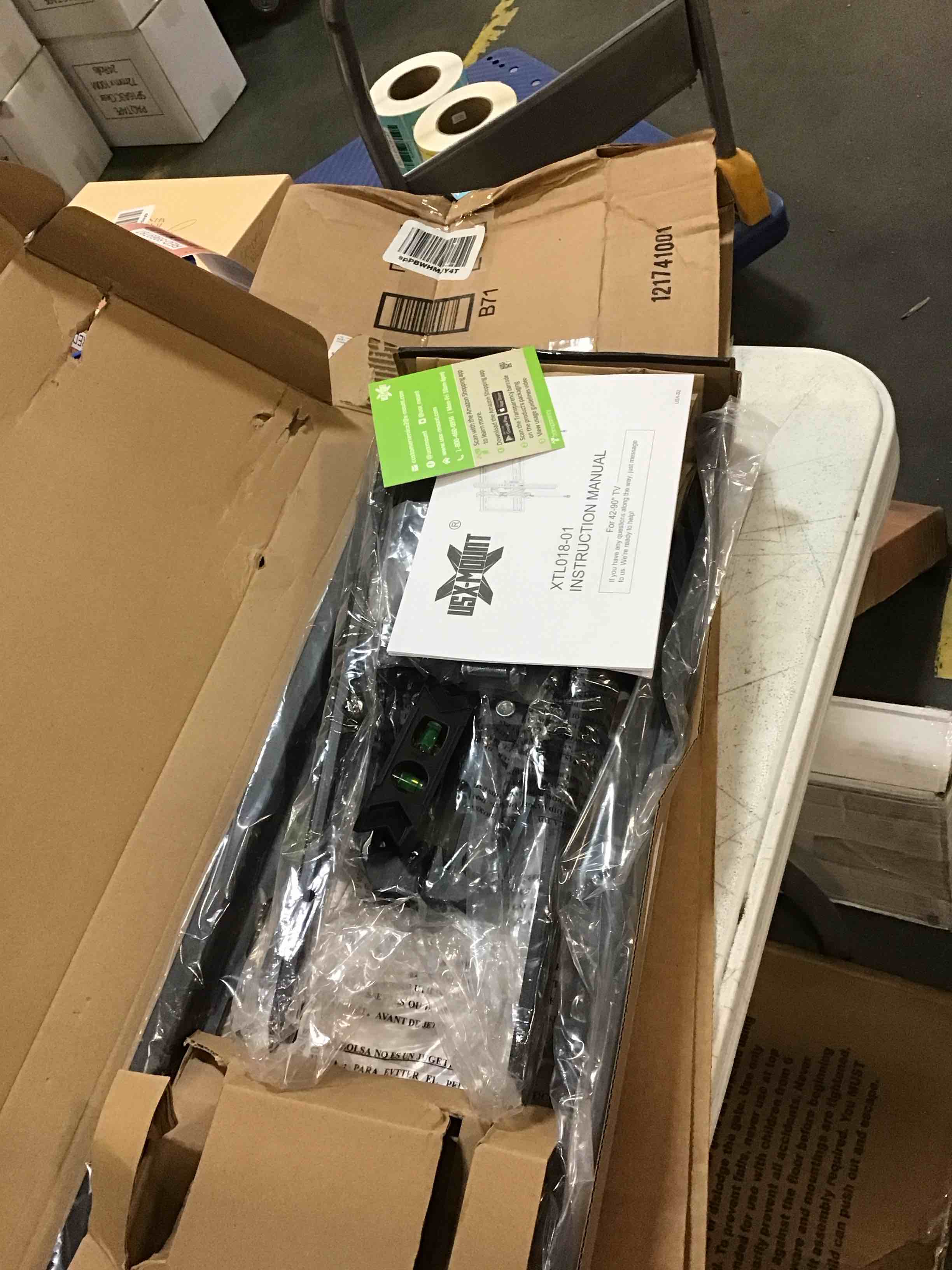 https://s3.amazonaws.com/lotting-images-prod/bidfta/RED5969781_1708007526730.jpeg