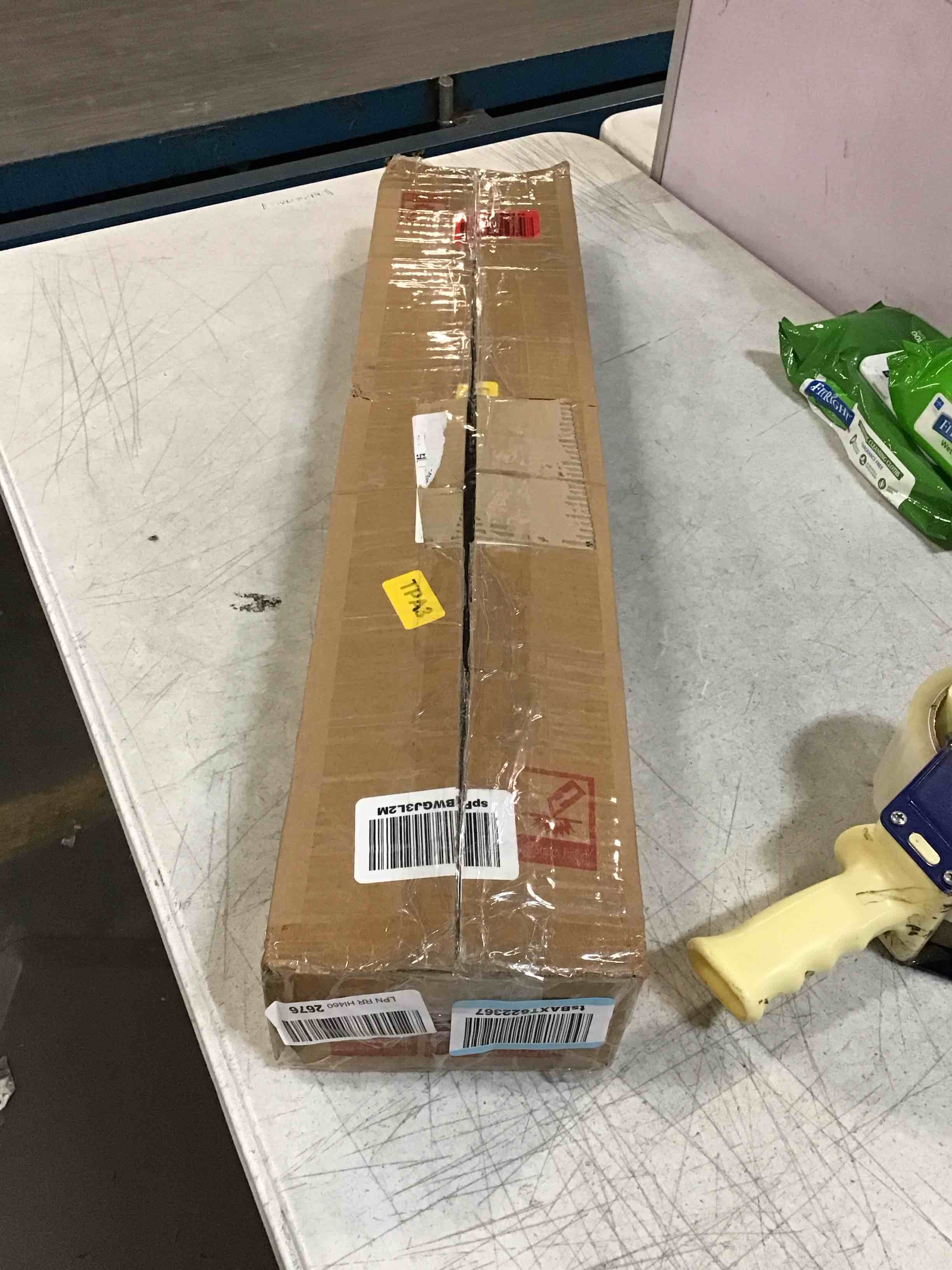 https://s3.amazonaws.com/lotting-images-prod/bidfta/RED5969800_1708012352242.jpeg