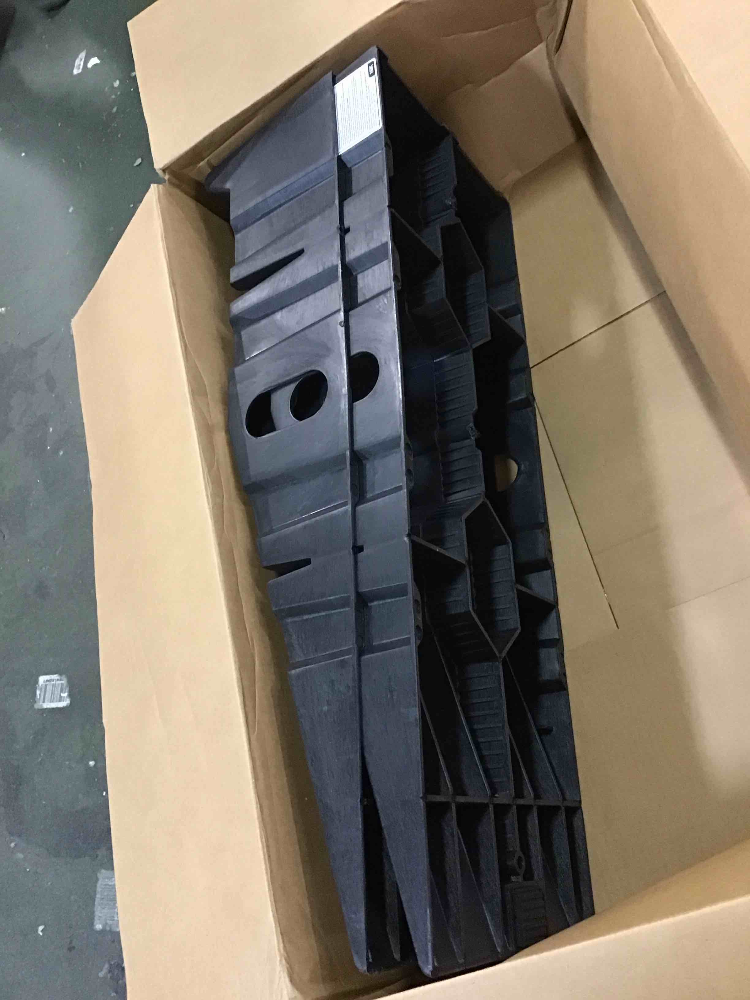 https://s3.amazonaws.com/lotting-images-prod/bidfta/RED5969827_1708016953350.jpeg