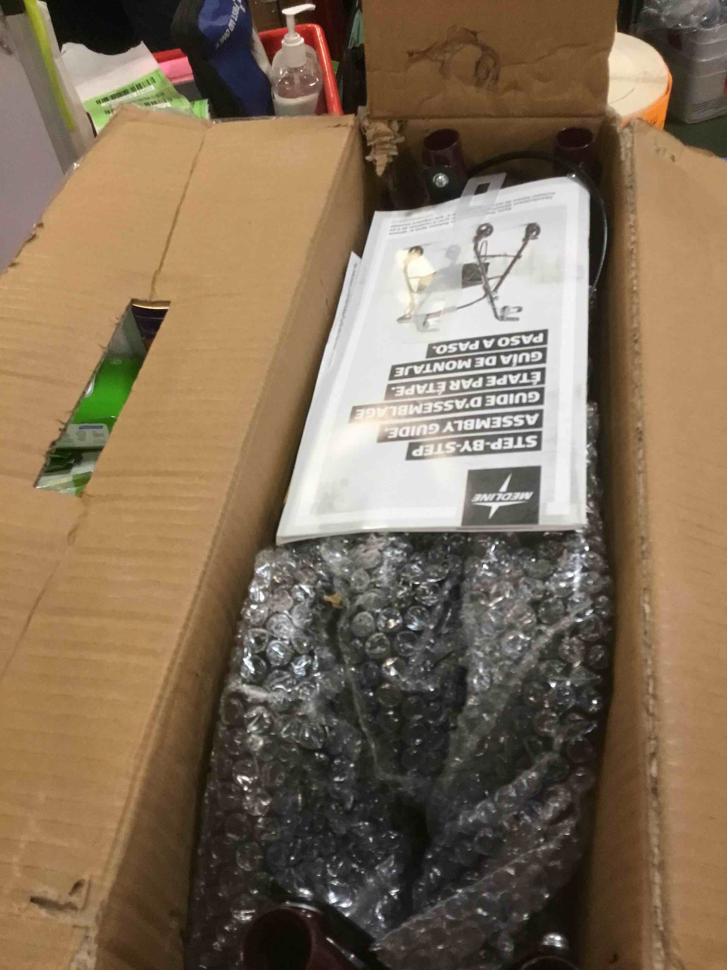 https://s3.amazonaws.com/lotting-images-prod/bidfta/RED5969907_1708030525587.jpeg