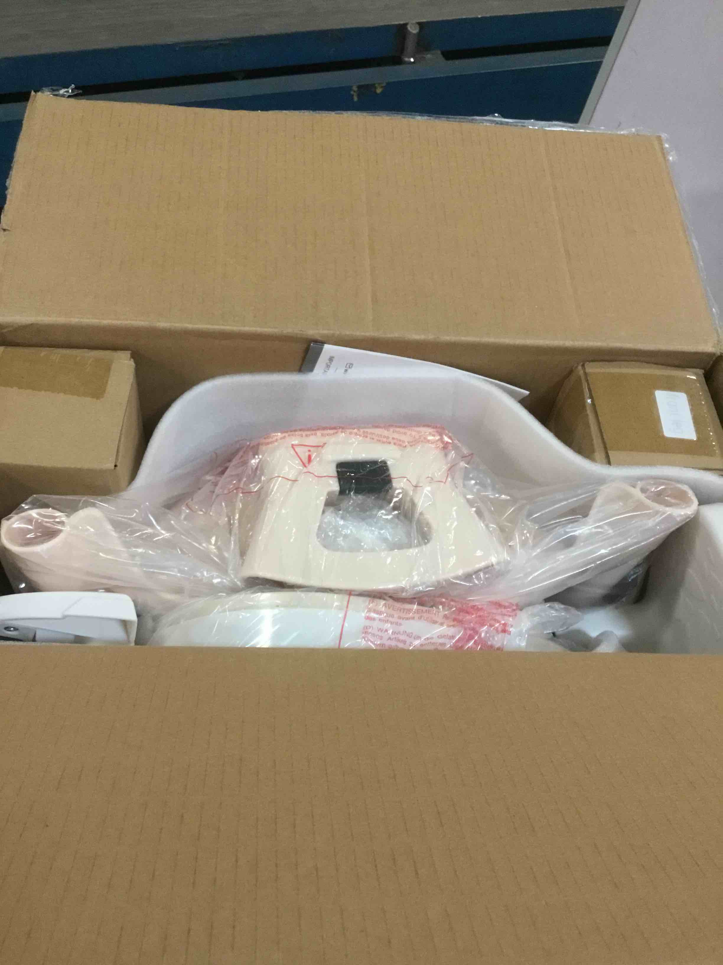 https://s3.amazonaws.com/lotting-images-prod/bidfta/RED5969911_1708030822668.jpeg
