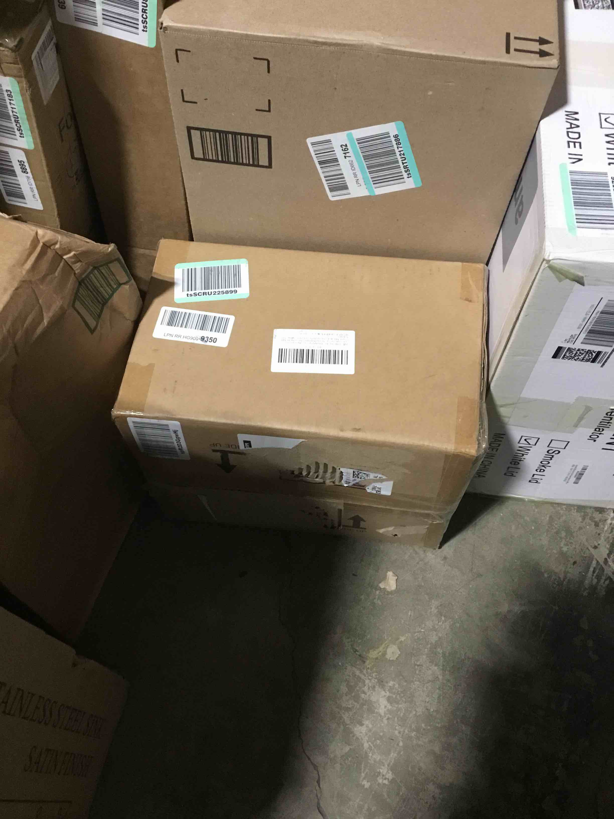 https://s3.amazonaws.com/lotting-images-prod/bidfta/RED5973060_1711641174654.jpeg