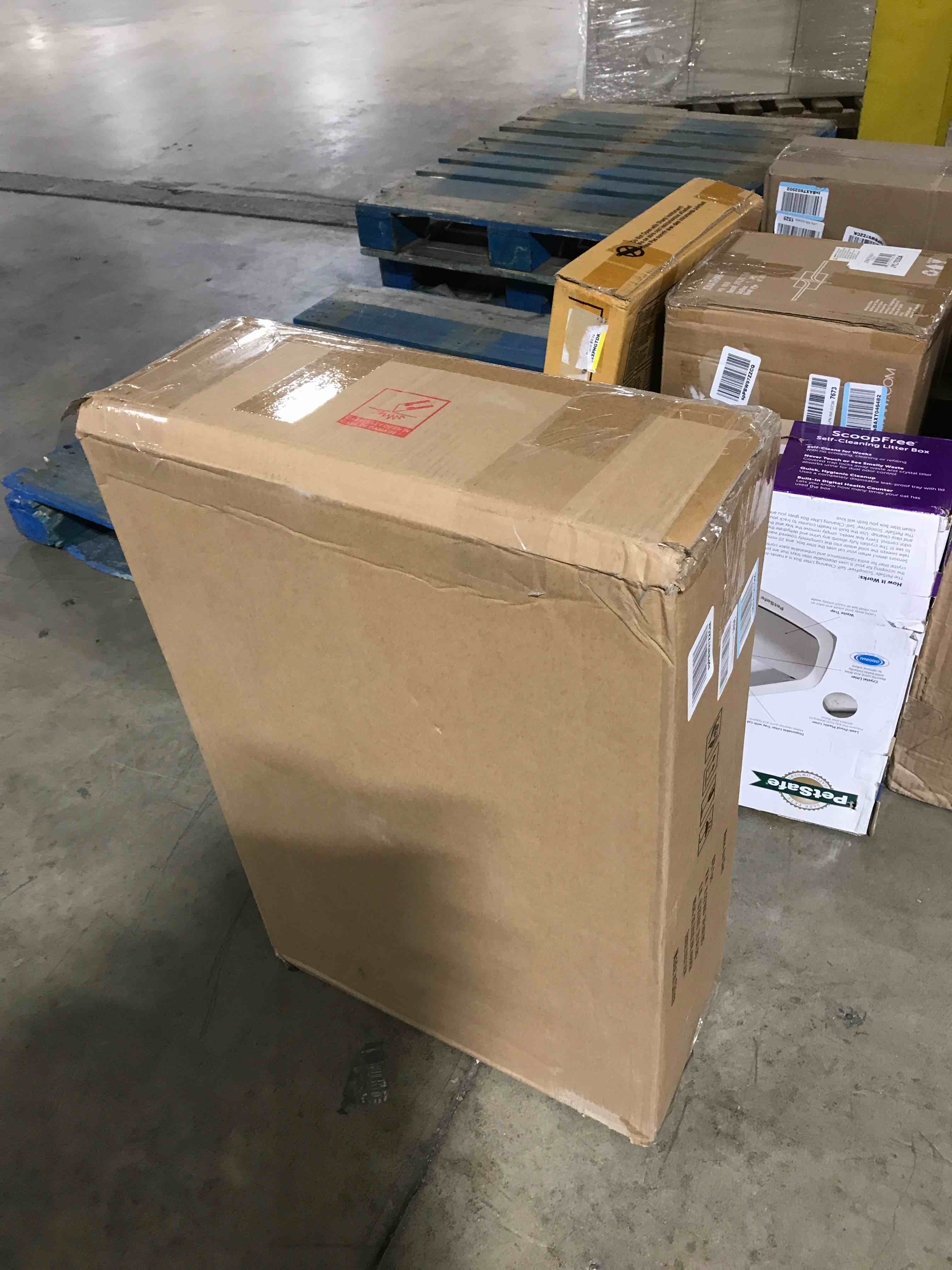 https://s3.amazonaws.com/lotting-images-prod/bidfta/RED5973158_1711641166508.jpeg