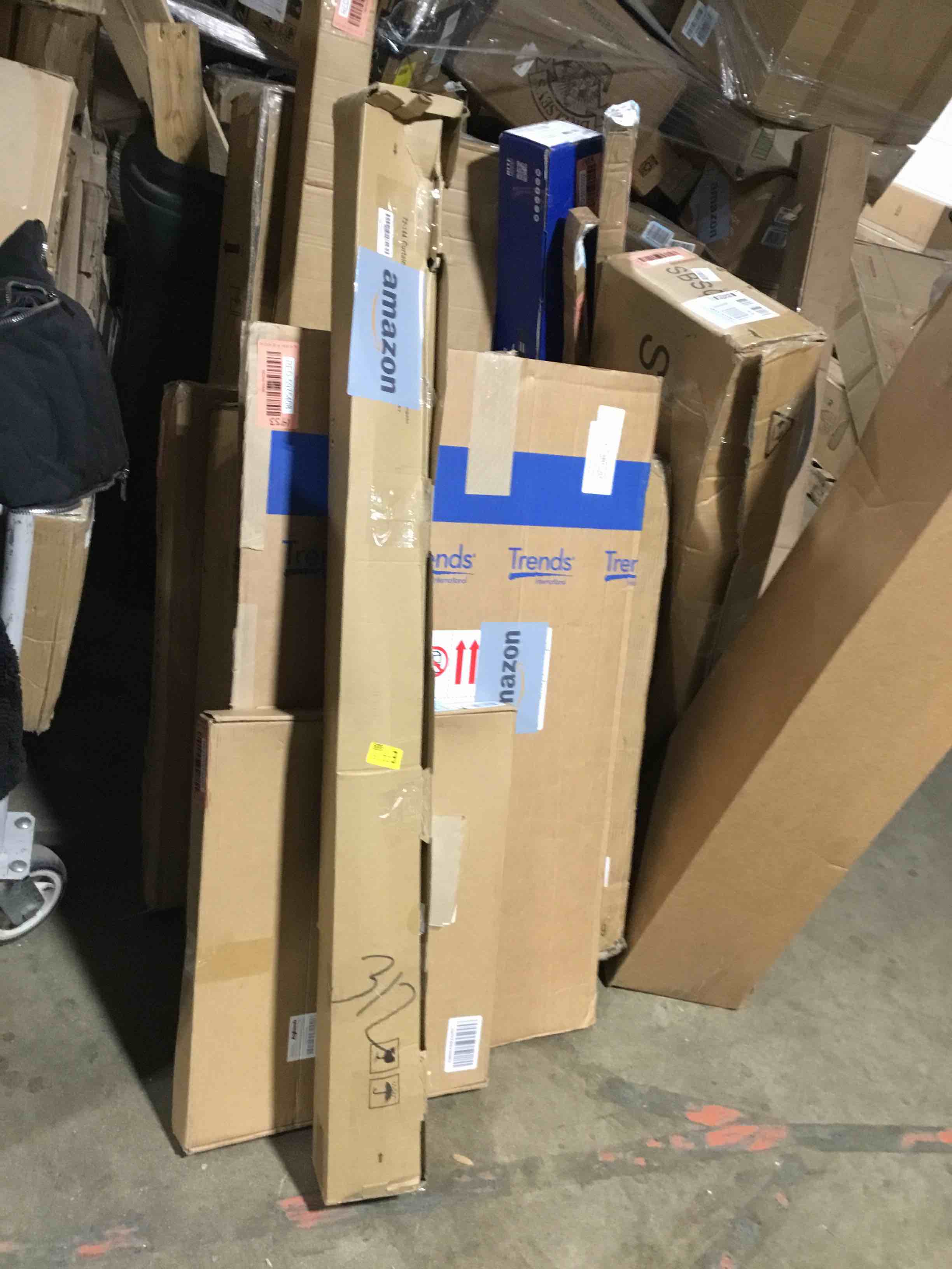 https://s3.amazonaws.com/lotting-images-prod/bidfta/RED5975411_1709581792365.jpeg