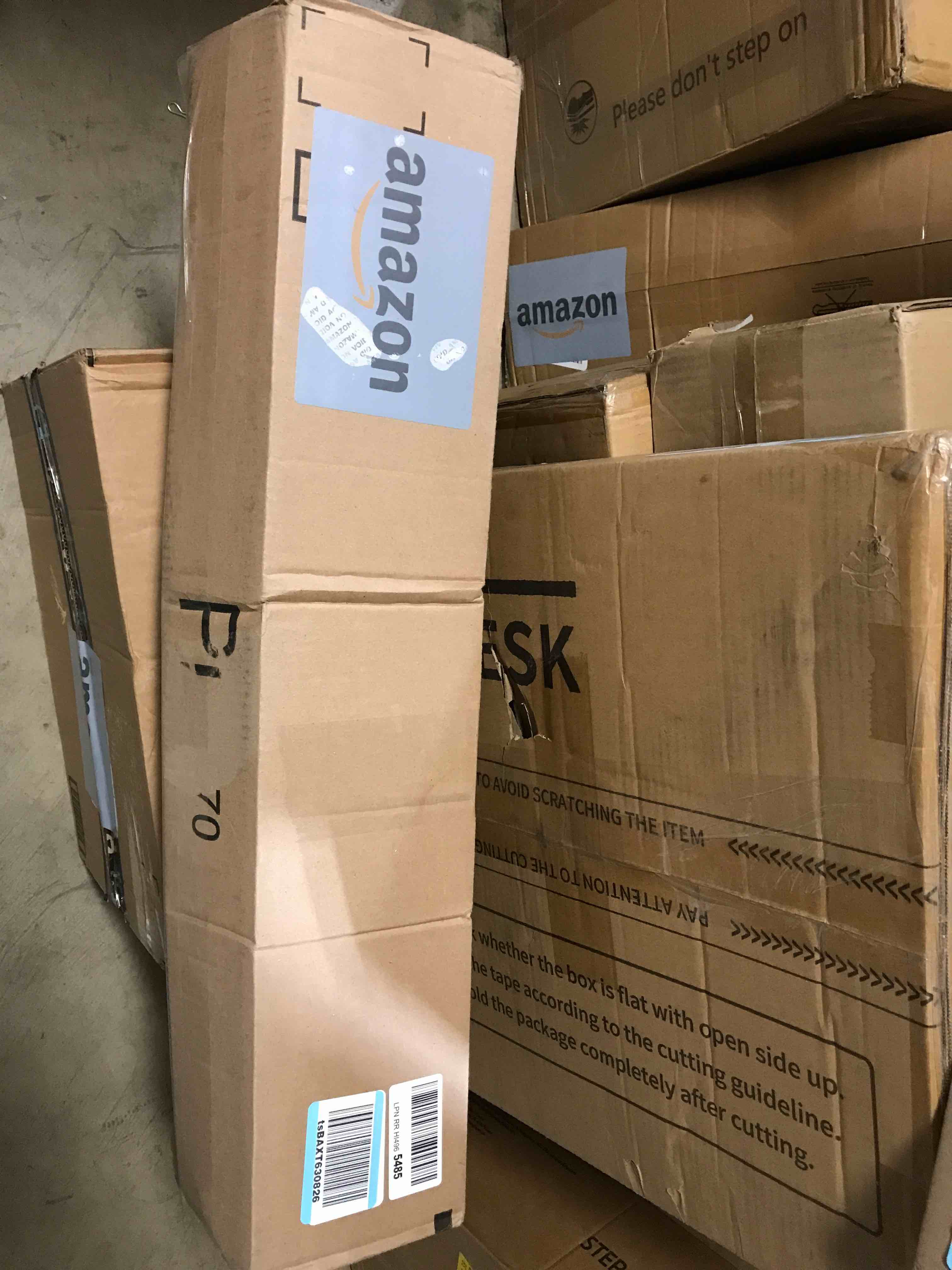 https://s3.amazonaws.com/lotting-images-prod/bidfta/RED5975789_1709757455335.jpeg