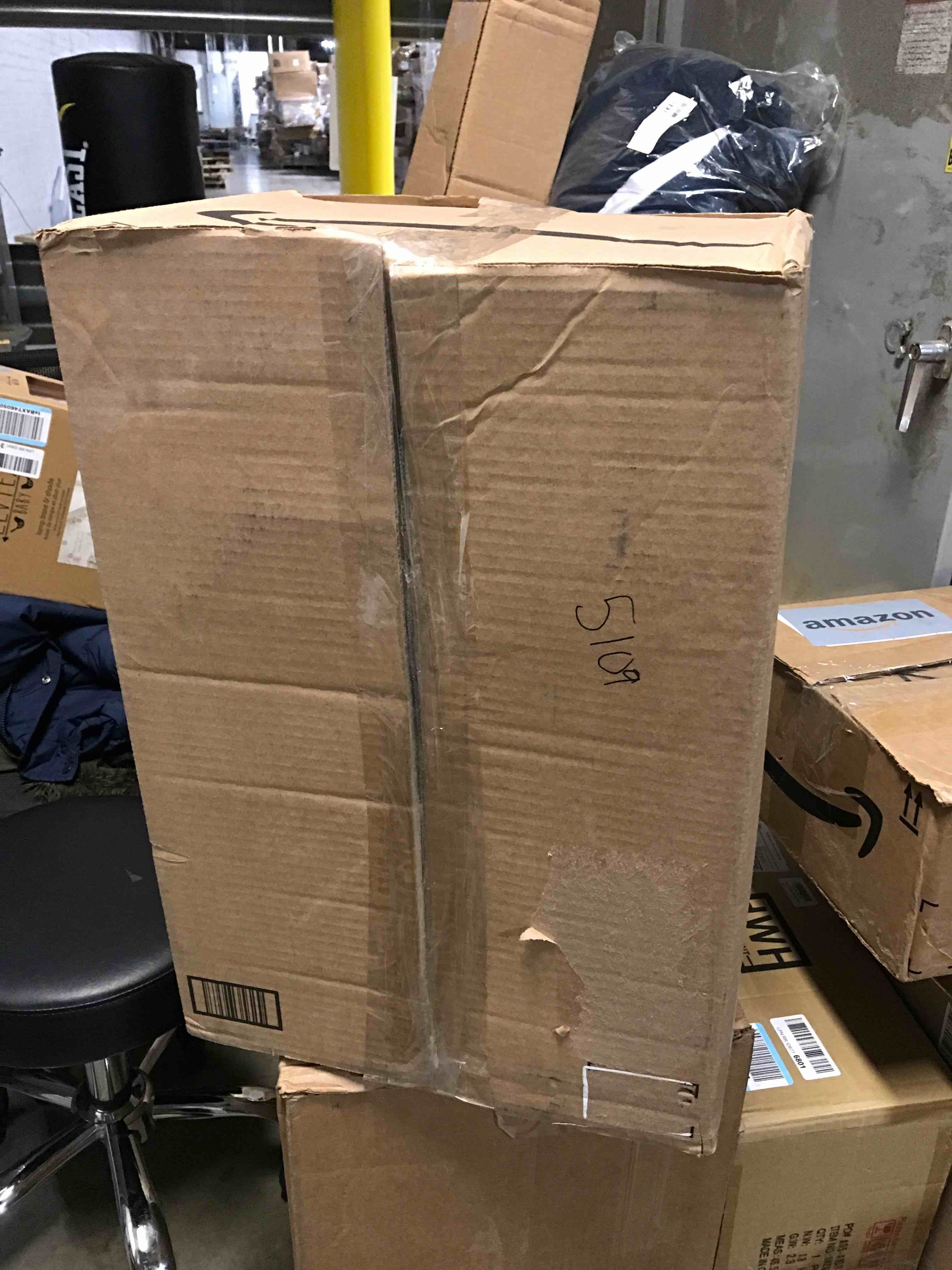 https://s3.amazonaws.com/lotting-images-prod/bidfta/RED5975803_1709758042704.jpeg