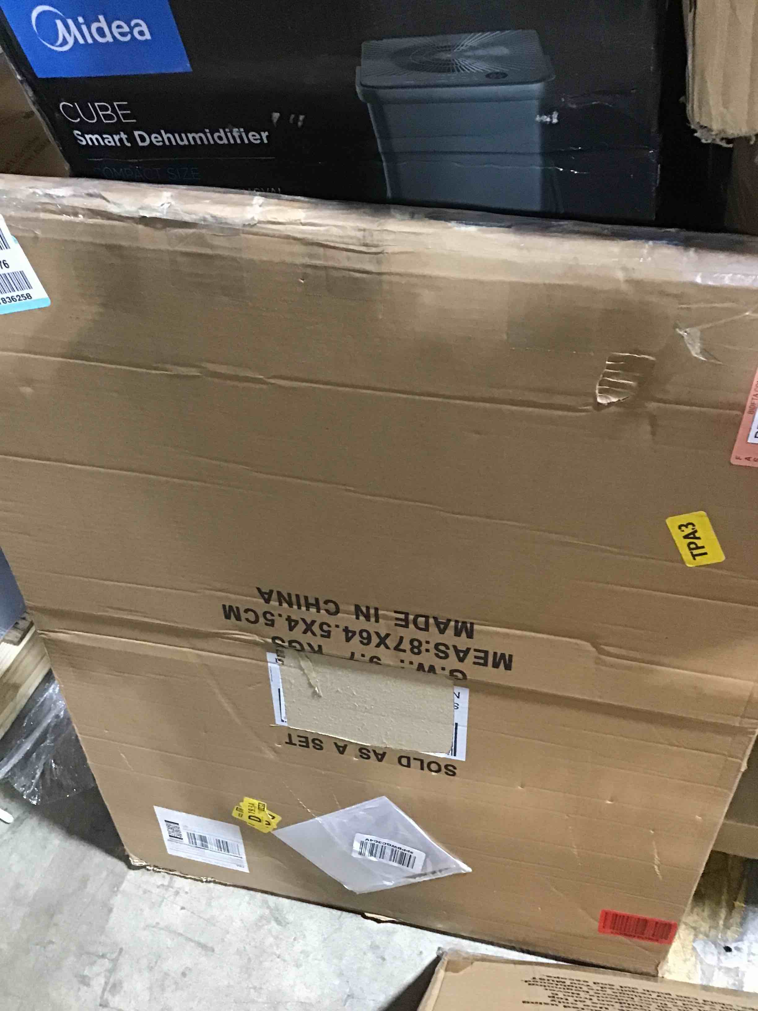 https://s3.amazonaws.com/lotting-images-prod/bidfta/RED5976695_1708611006876.jpeg