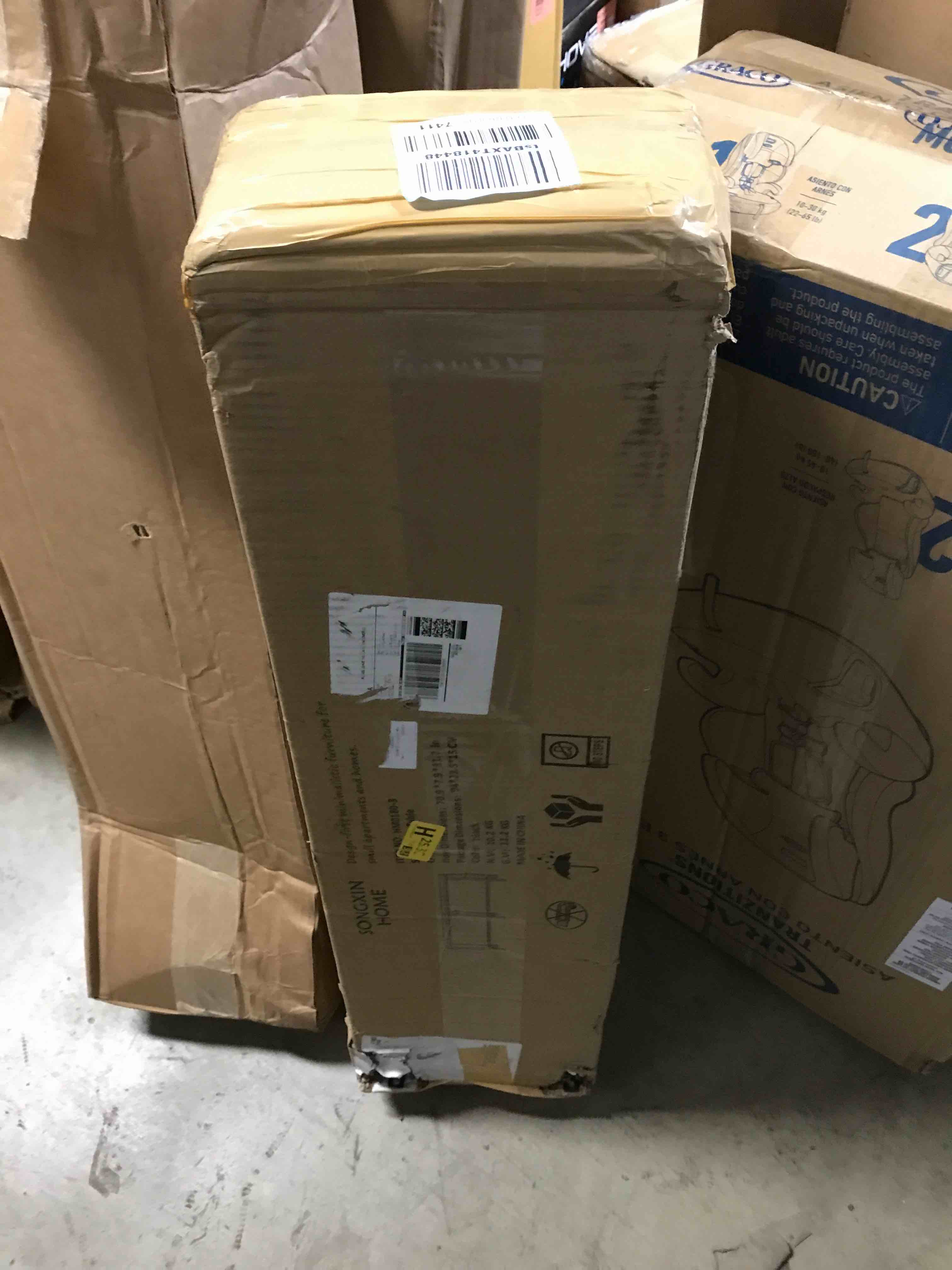 https://s3.amazonaws.com/lotting-images-prod/bidfta/RED5978018_1708638328504.jpeg
