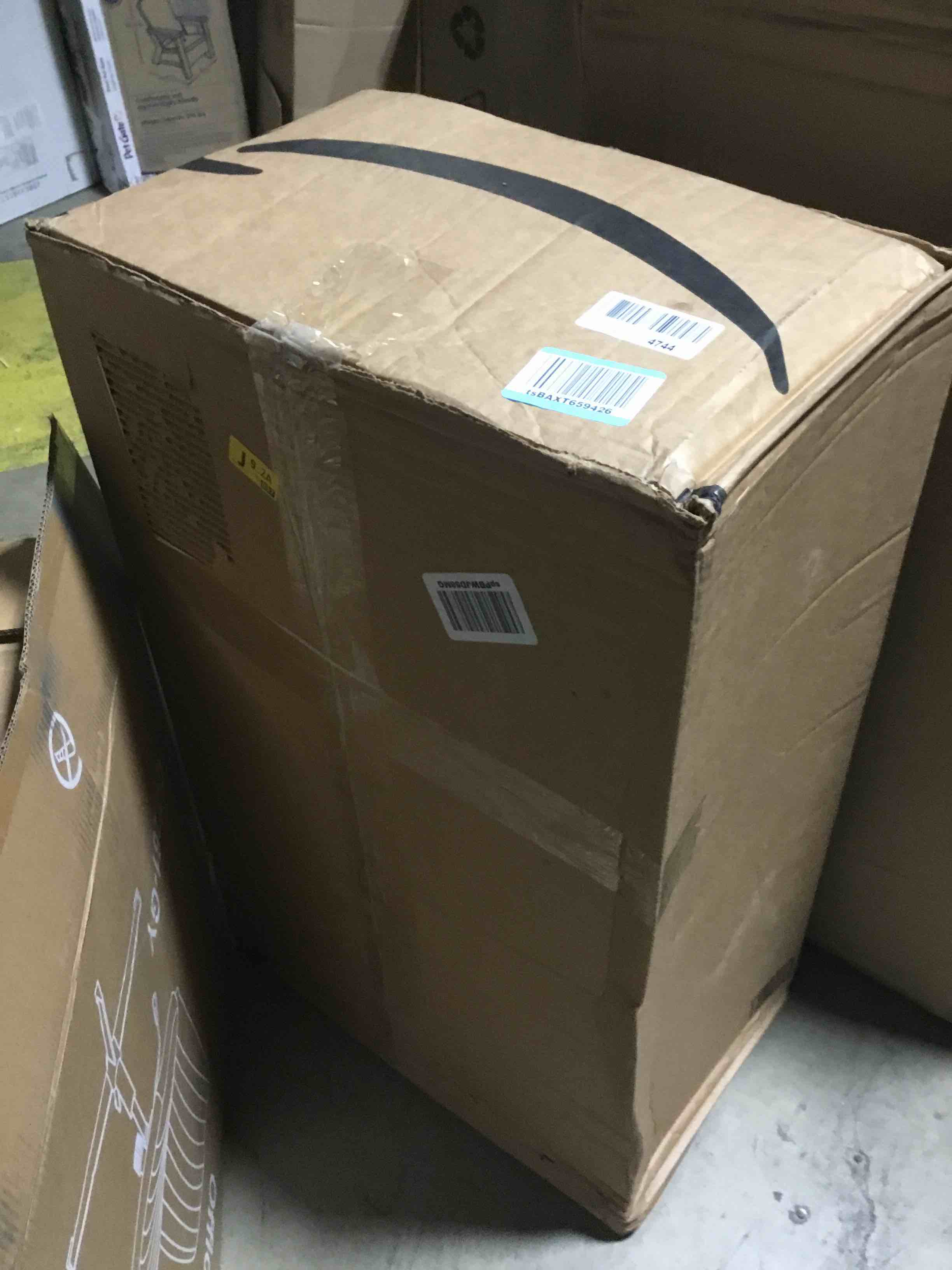https://s3.amazonaws.com/lotting-images-prod/bidfta/RED5978030_1708639048600.jpeg