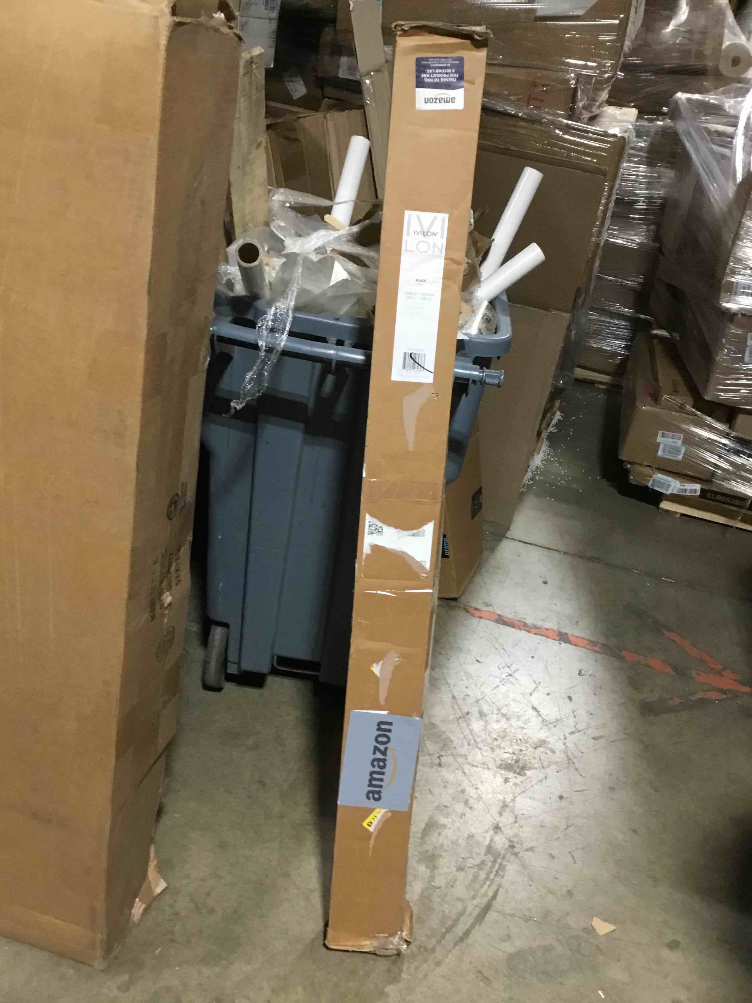 https://s3.amazonaws.com/lotting-images-prod/bidfta/RED5979213_1710265277191.jpeg