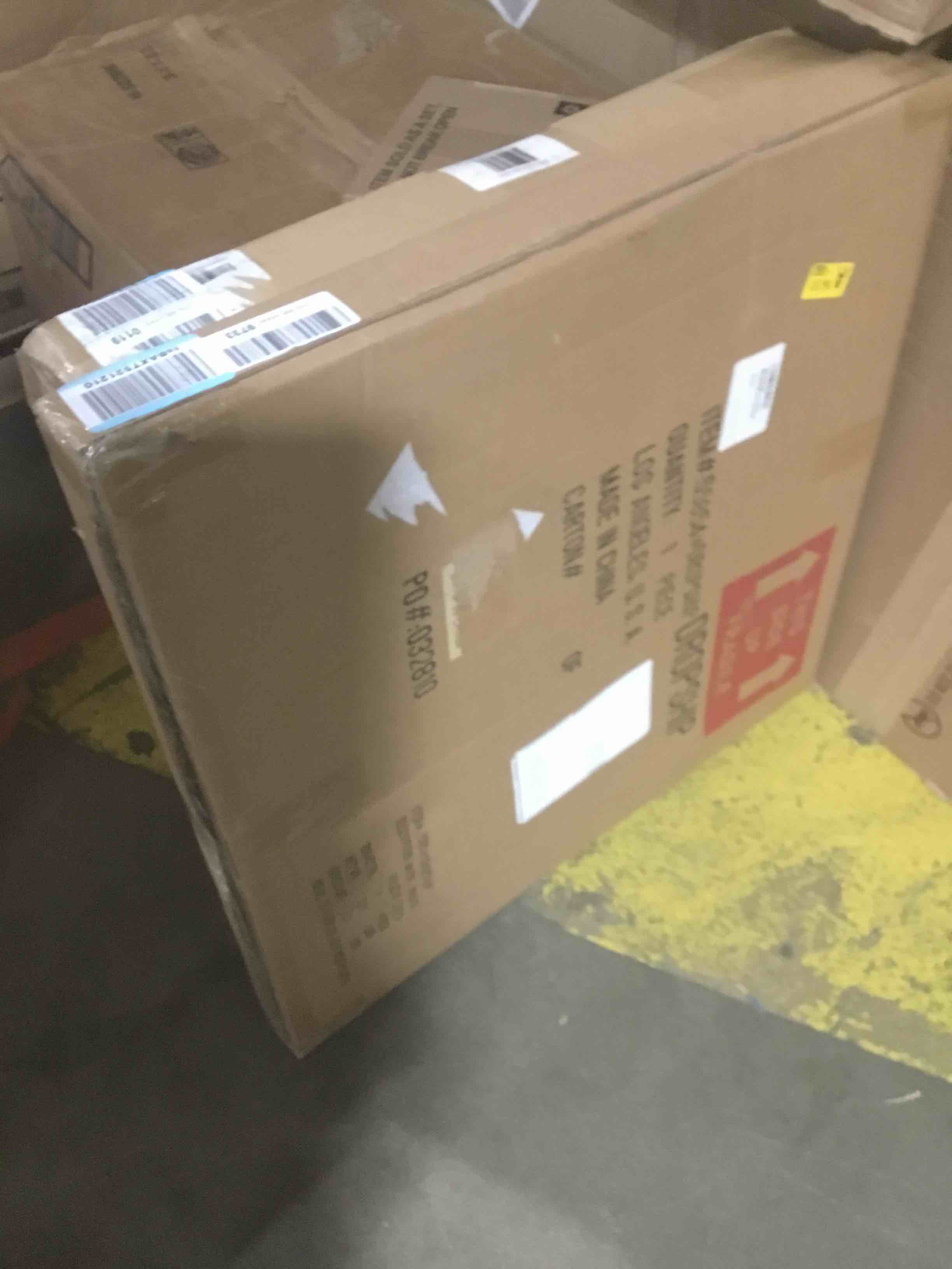 https://s3.amazonaws.com/lotting-images-prod/bidfta/RED5980700_1708625748762.jpeg