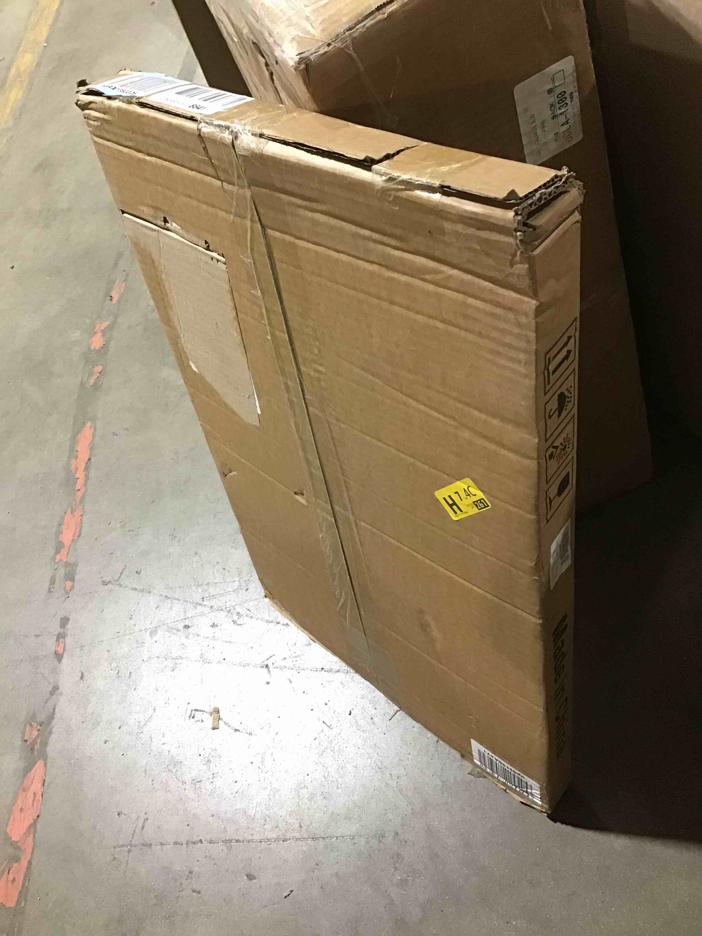 https://s3.amazonaws.com/lotting-images-prod/bidfta/RED5980759_1708626480177.jpeg