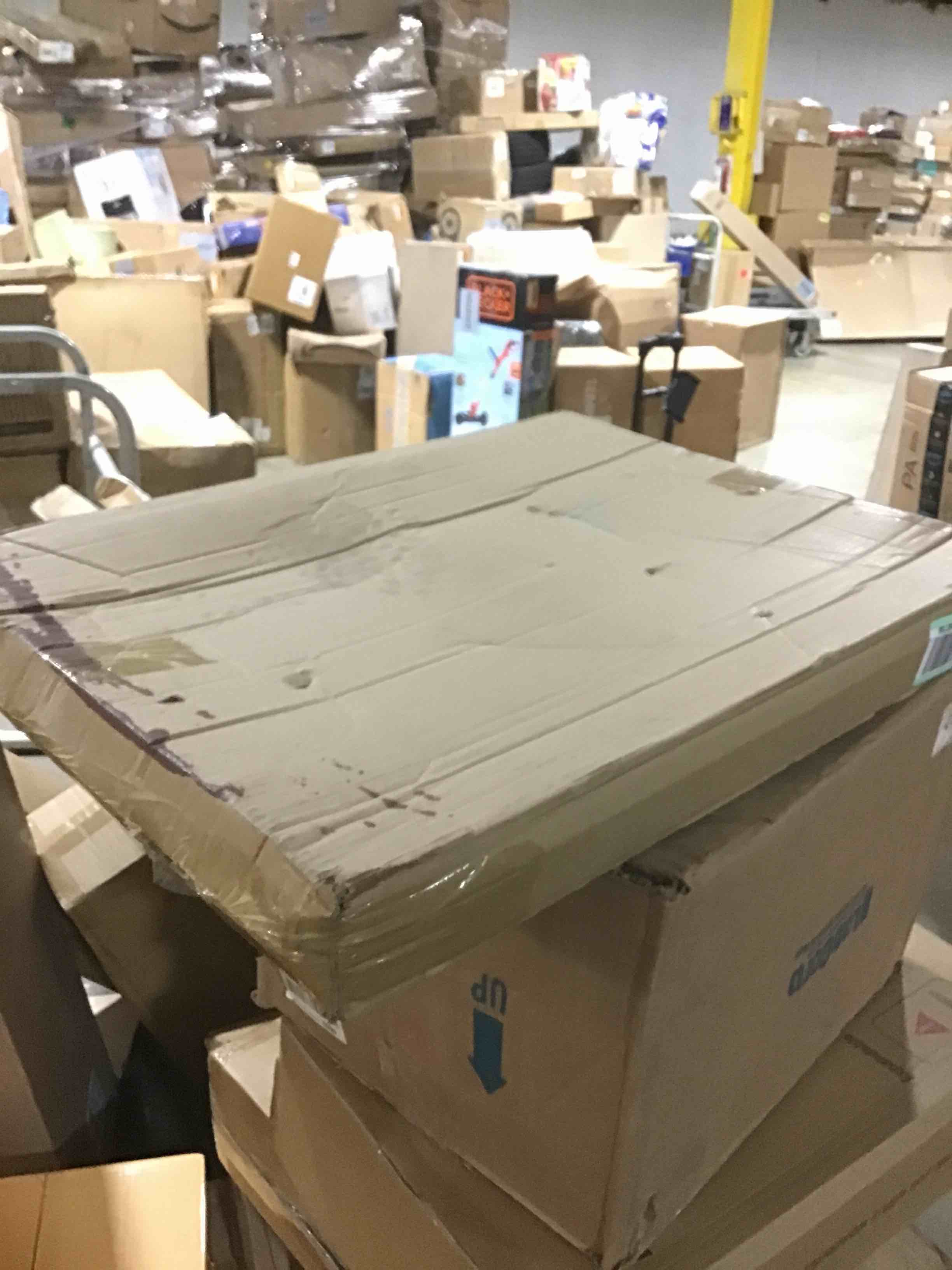 https://s3.amazonaws.com/lotting-images-prod/bidfta/RED5981382_1710949832095.jpeg