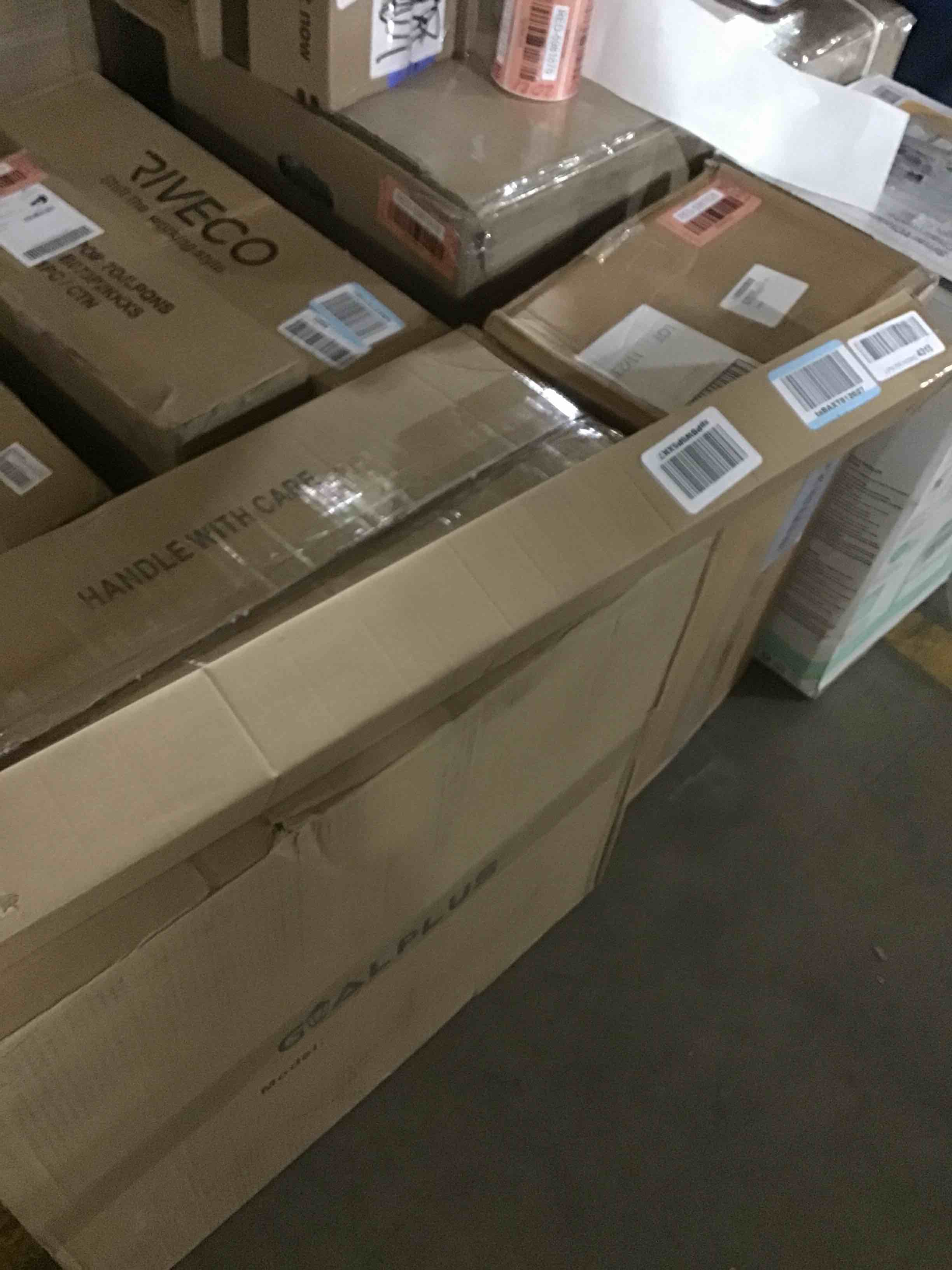 https://s3.amazonaws.com/lotting-images-prod/bidfta/RED5981832_1711725623291.jpeg