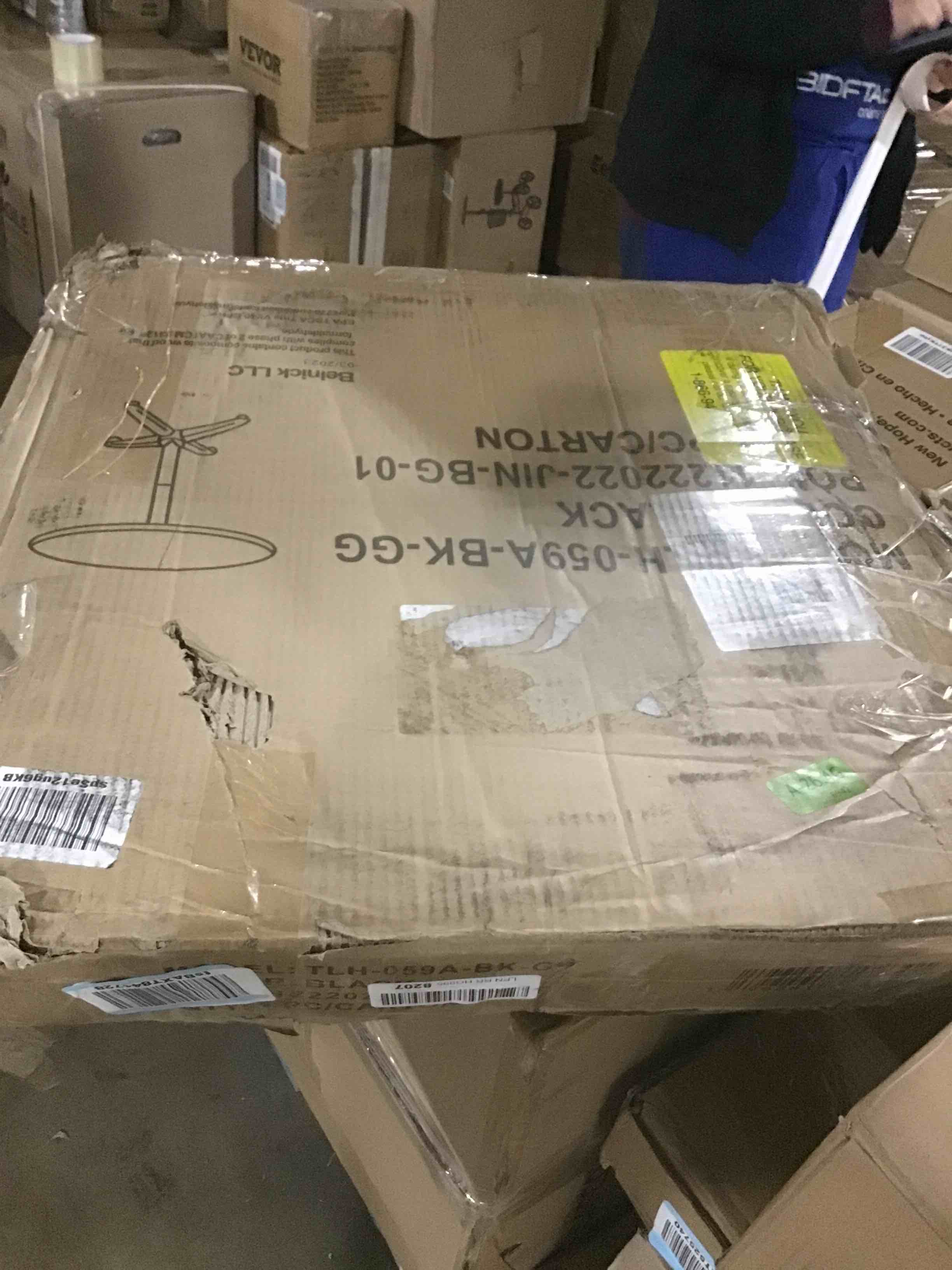 https://s3.amazonaws.com/lotting-images-prod/bidfta/RED5981840_1711726509574.jpeg