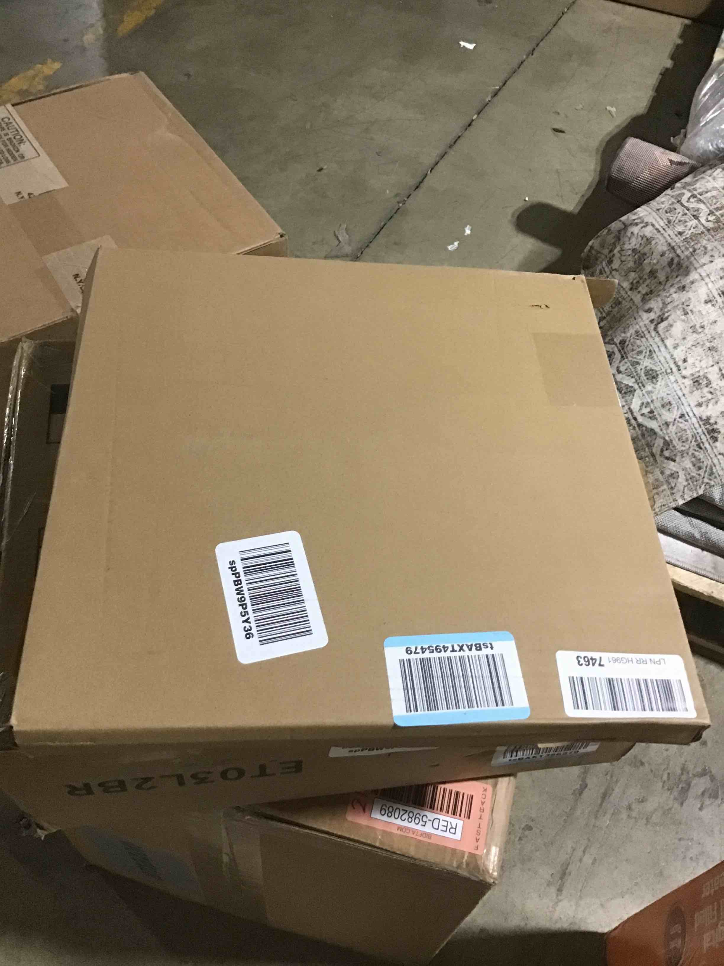 https://s3.amazonaws.com/lotting-images-prod/bidfta/RED5982092_1712086216526.jpeg