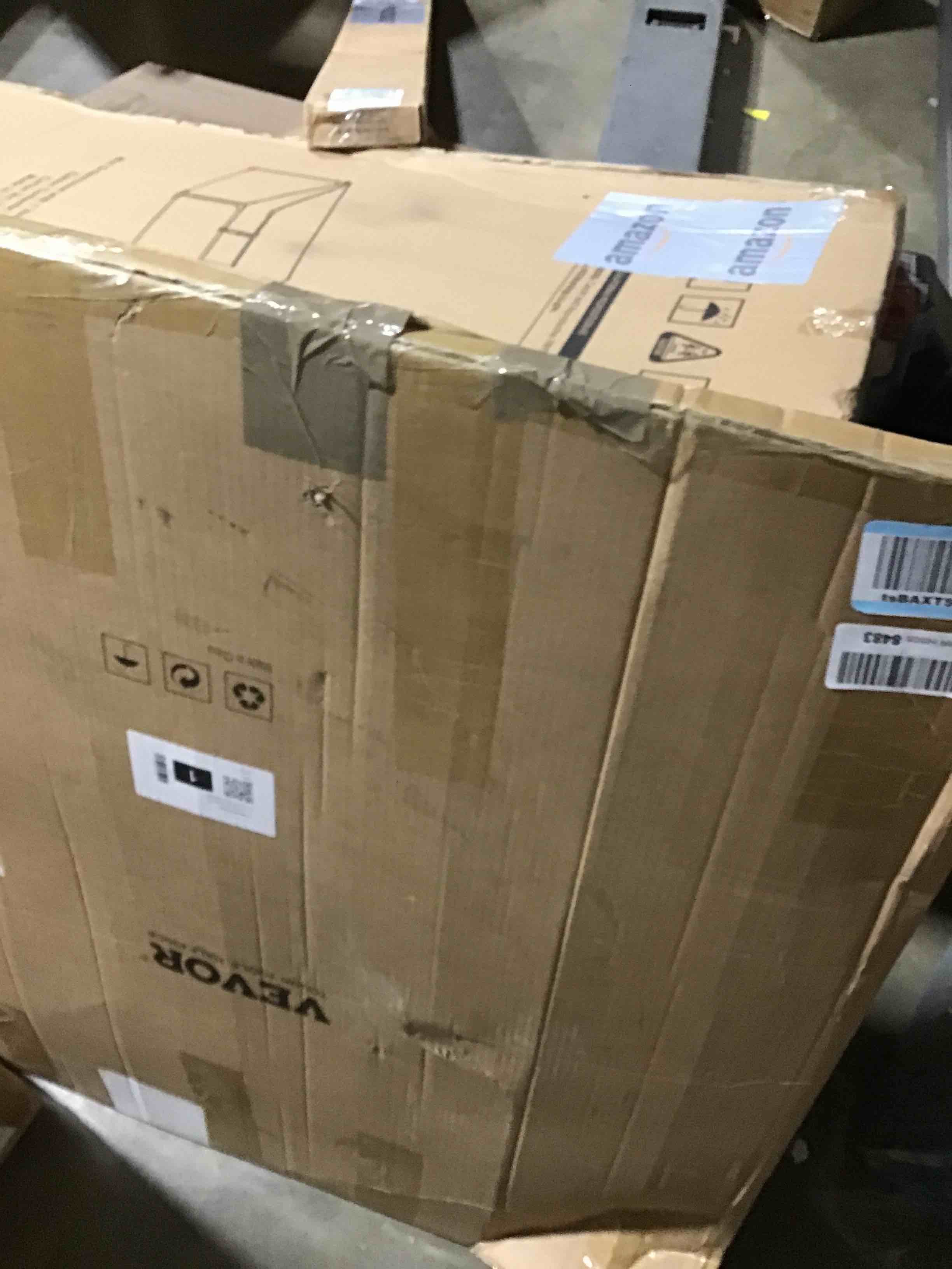 https://s3.amazonaws.com/lotting-images-prod/bidfta/RED5982591_1714155540151.jpeg