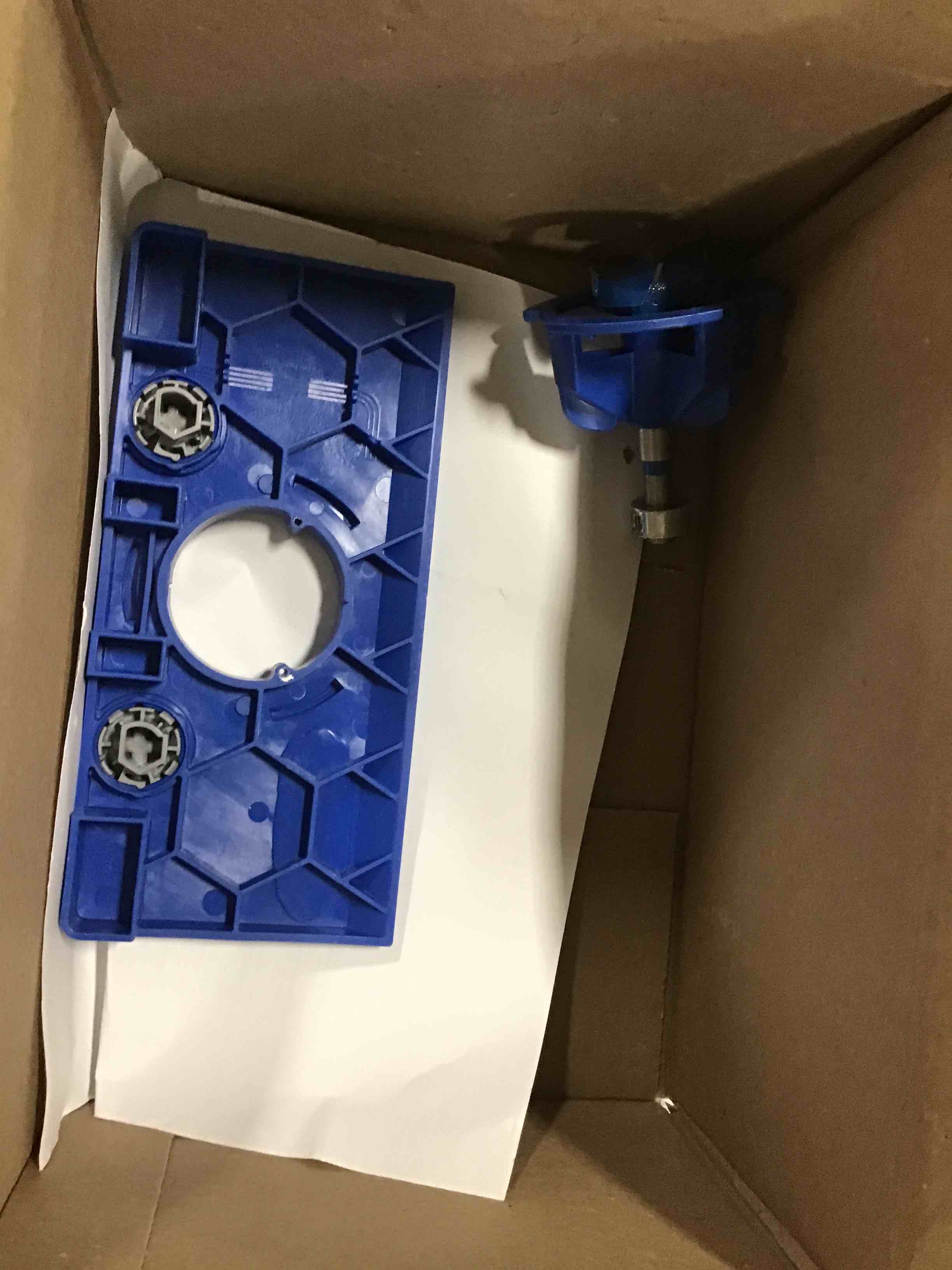 https://s3.amazonaws.com/lotting-images-prod/bidfta/RED5984366_1707309147855.jpeg