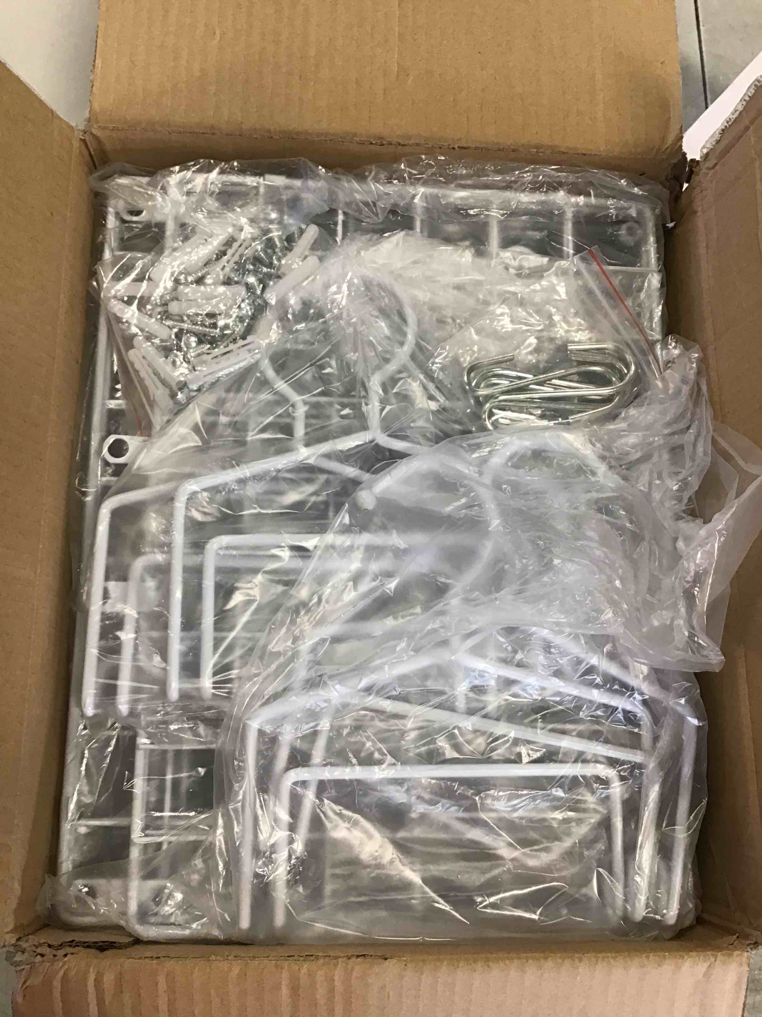 https://s3.amazonaws.com/lotting-images-prod/bidfta/RED5984490_1707329473712.jpeg